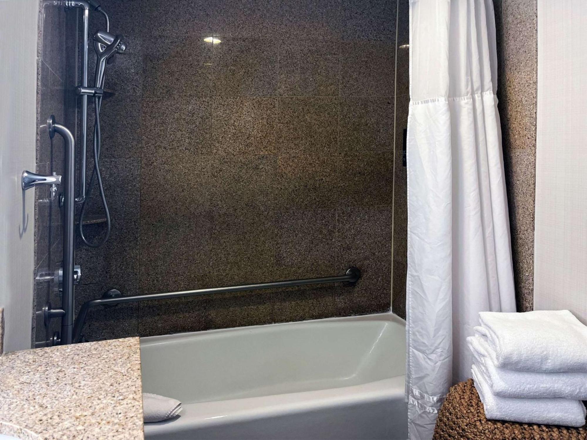 Hilton Hotel 4*