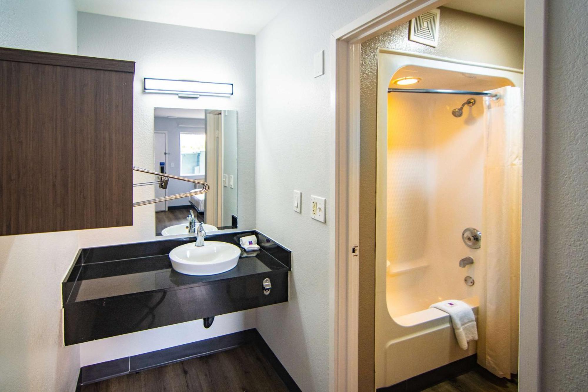 Hotel 6-kissimmee, Fl - Orlando
