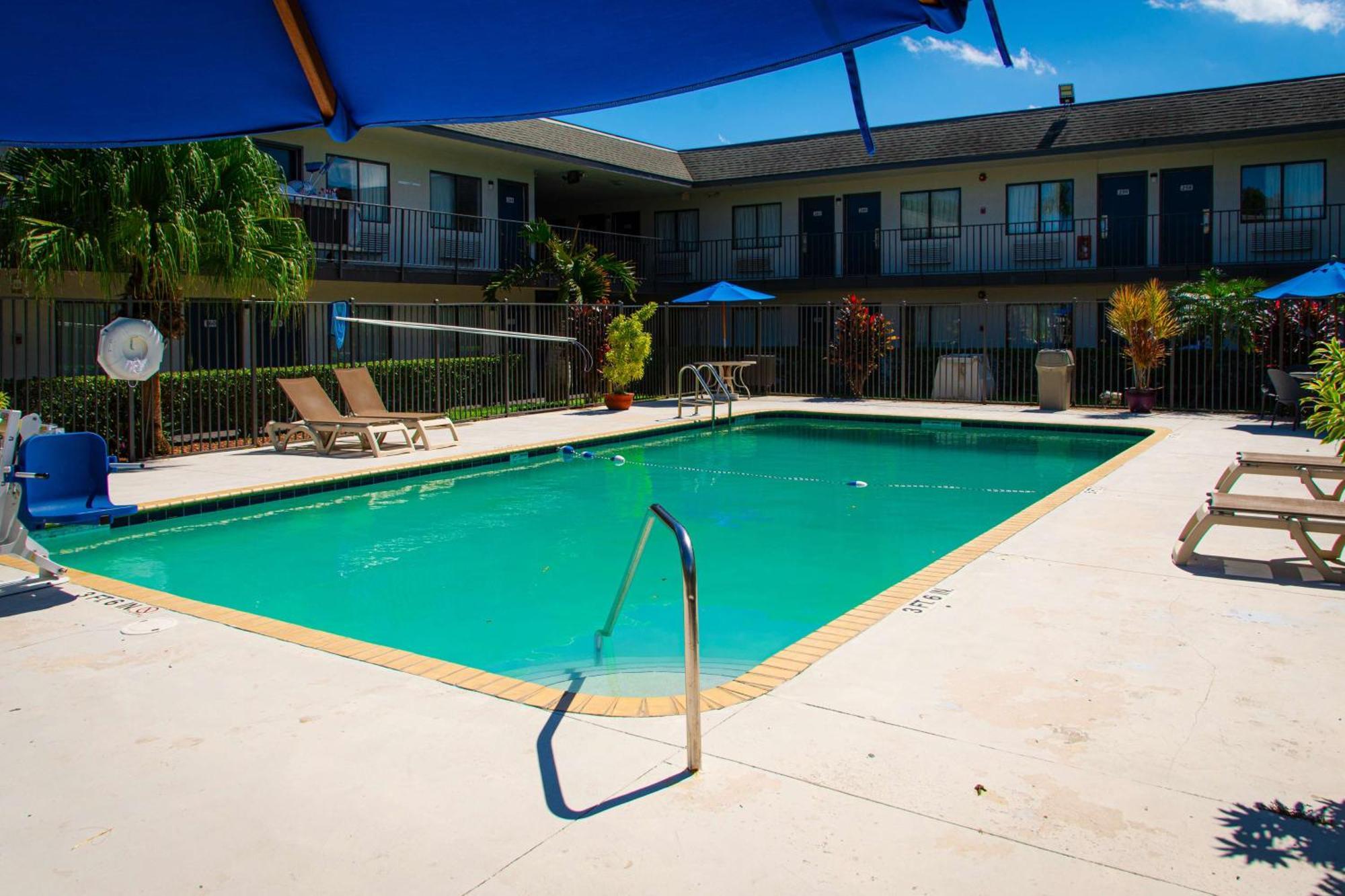 6-lantana West Palm Beach, Fl 2* Lantana