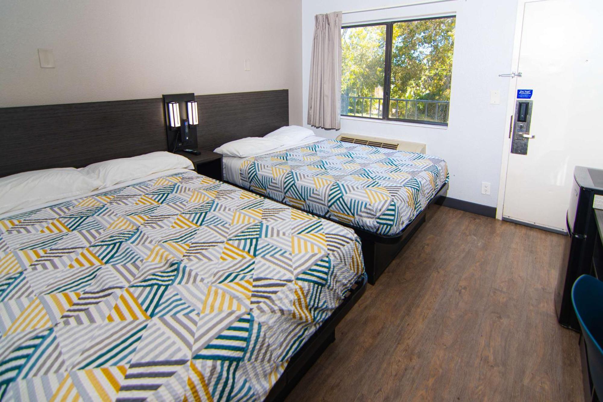 Hotel 6-lantana West Palm Beach, Fl 2*