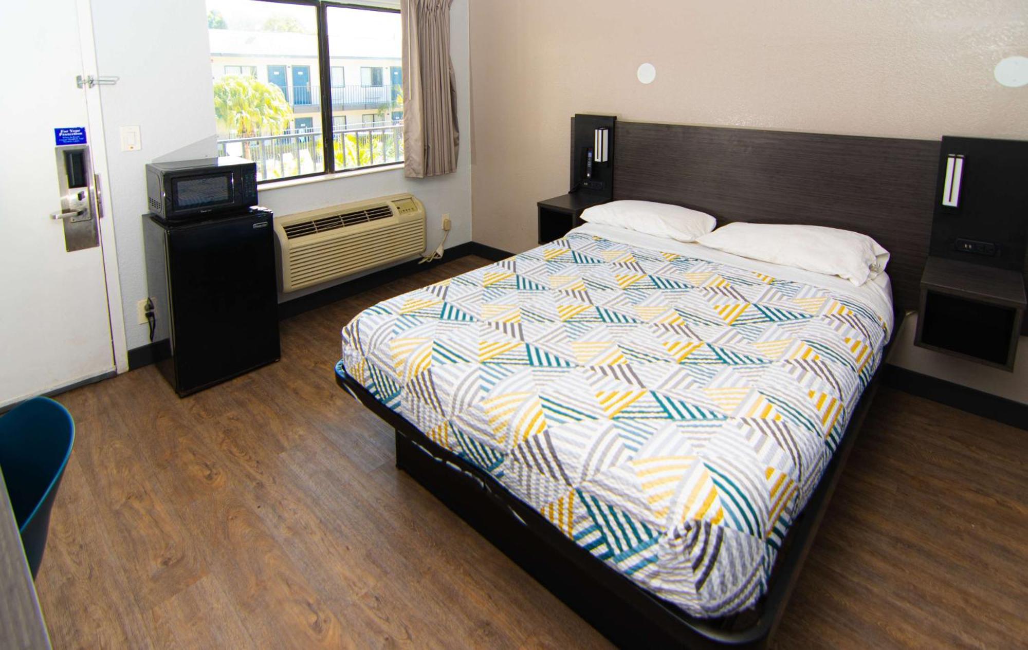 6-lantana West Palm Beach, Fl Hotel