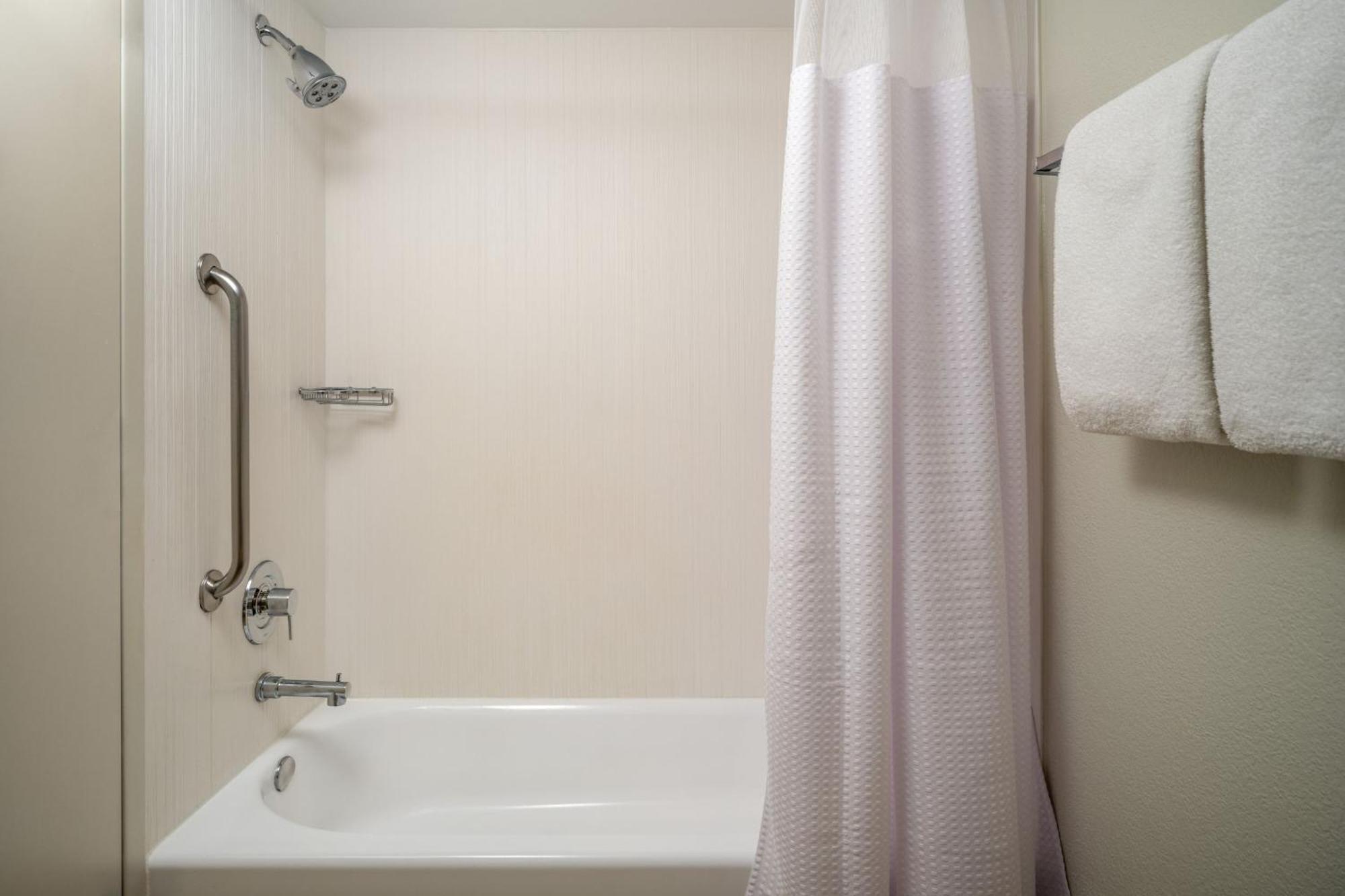 Hotel Courtyard By Marriott - 3*