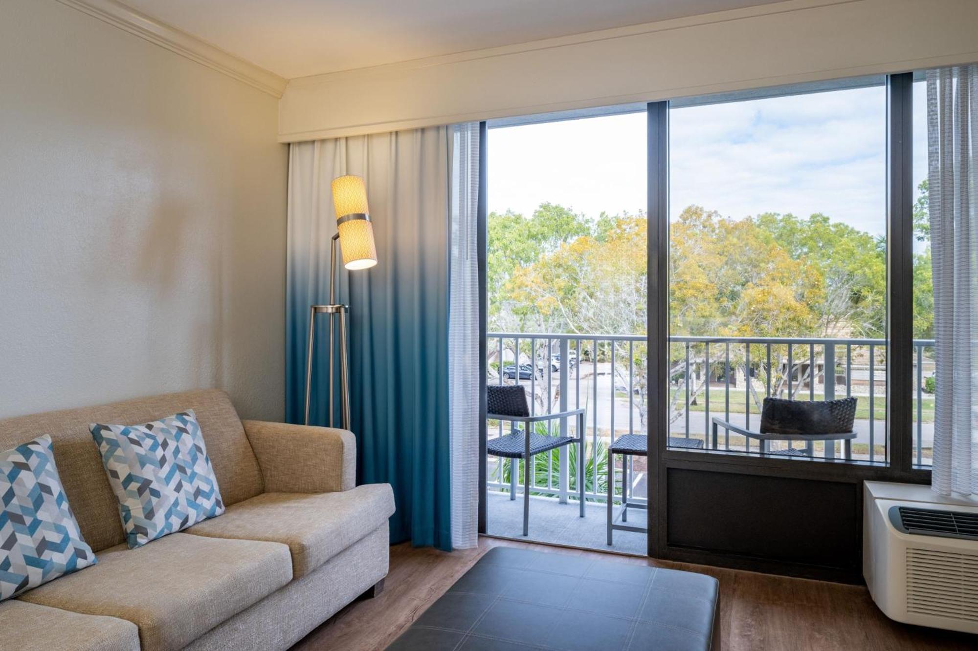 Courtyard By Marriott - Hotel Naples