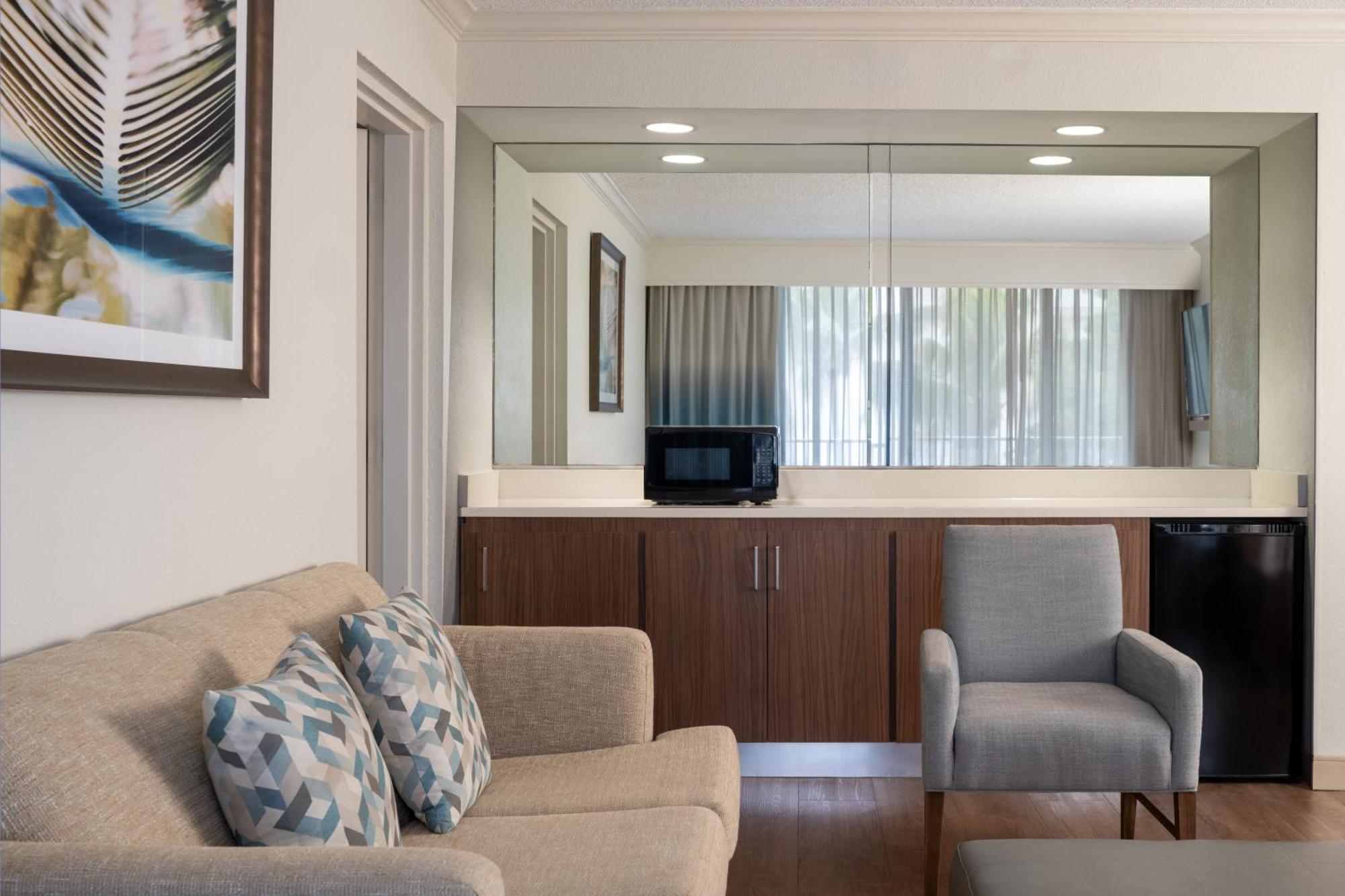 Courtyard By Marriott - Naples