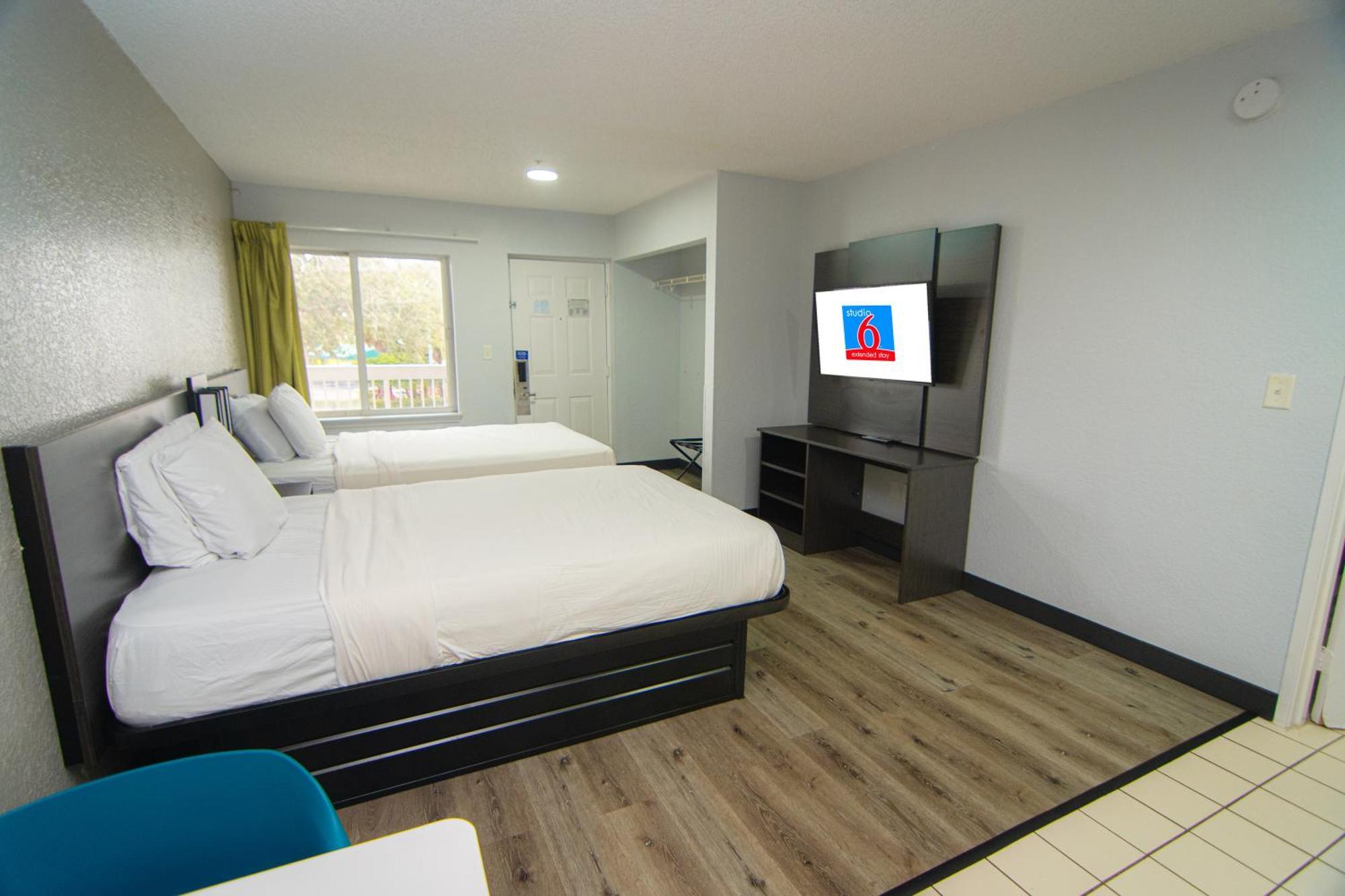 Hotel 6-west Palm Beach, Fl 3*