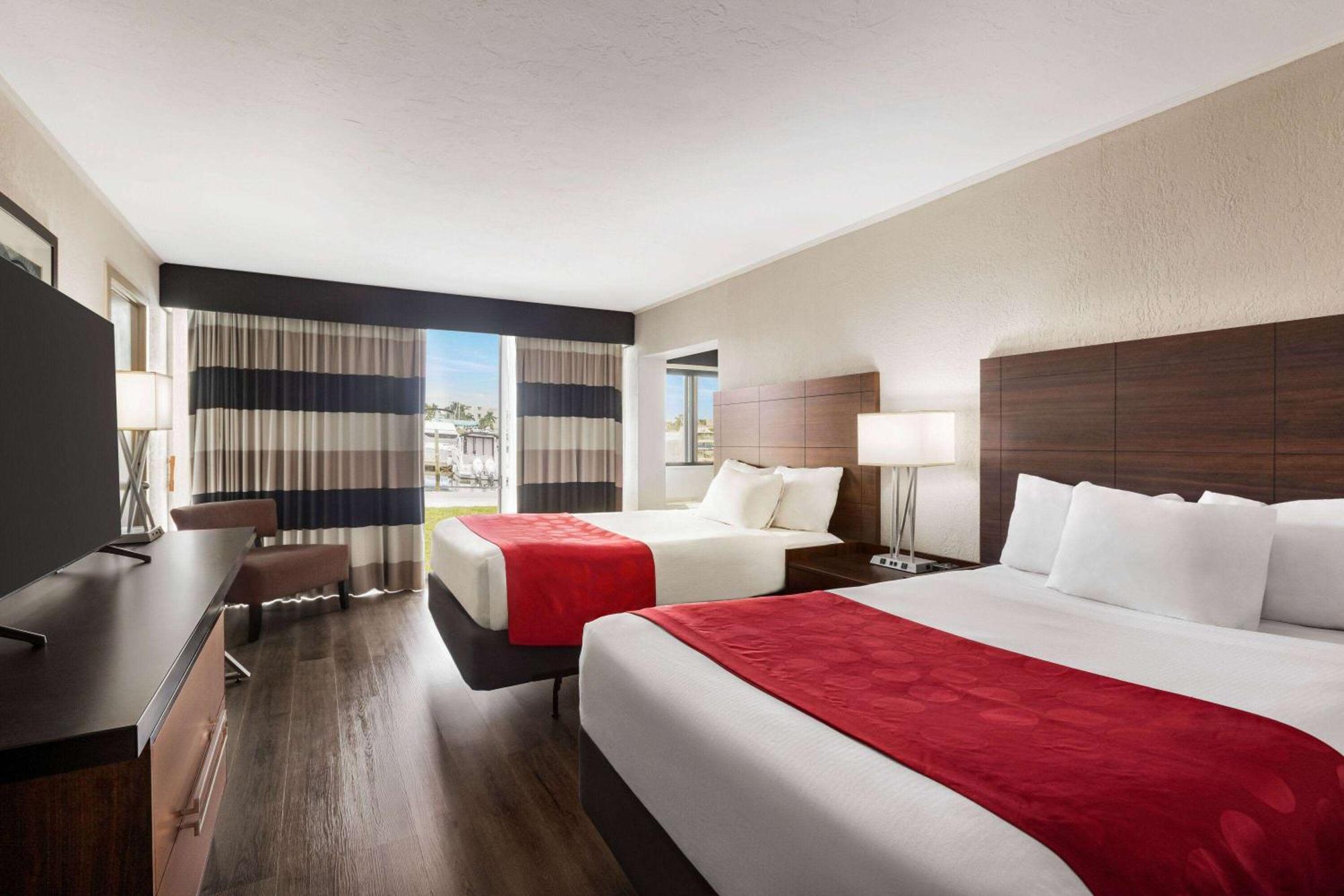Hotel Ramada By Wyndham Waterfront