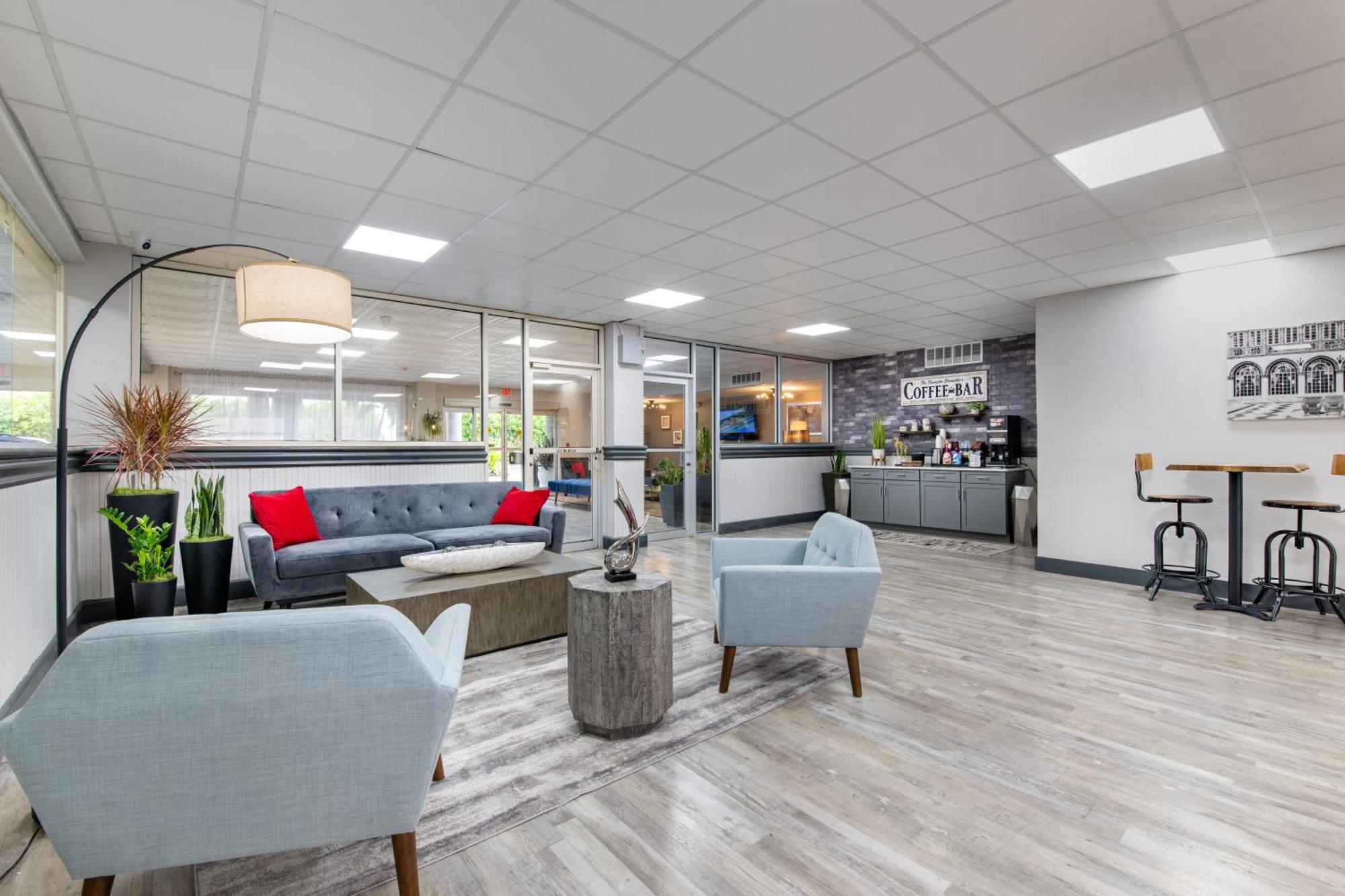 Hotel Ramada By Wyndham Waterfront 2*