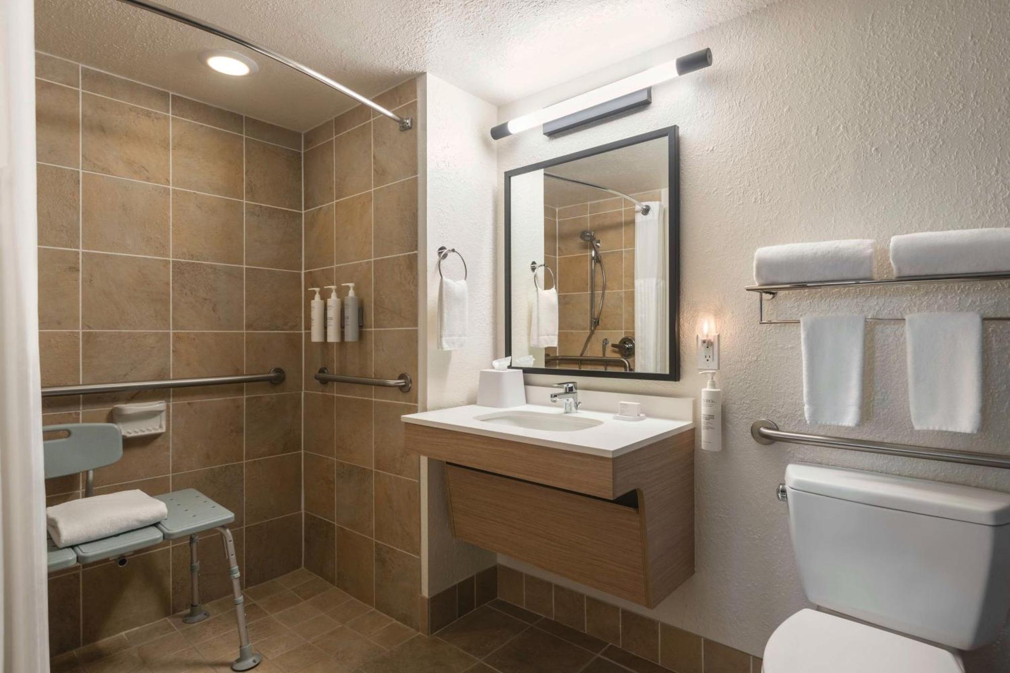 Spark By Hilton Sarasota Siesta Key Gateway Hotel
