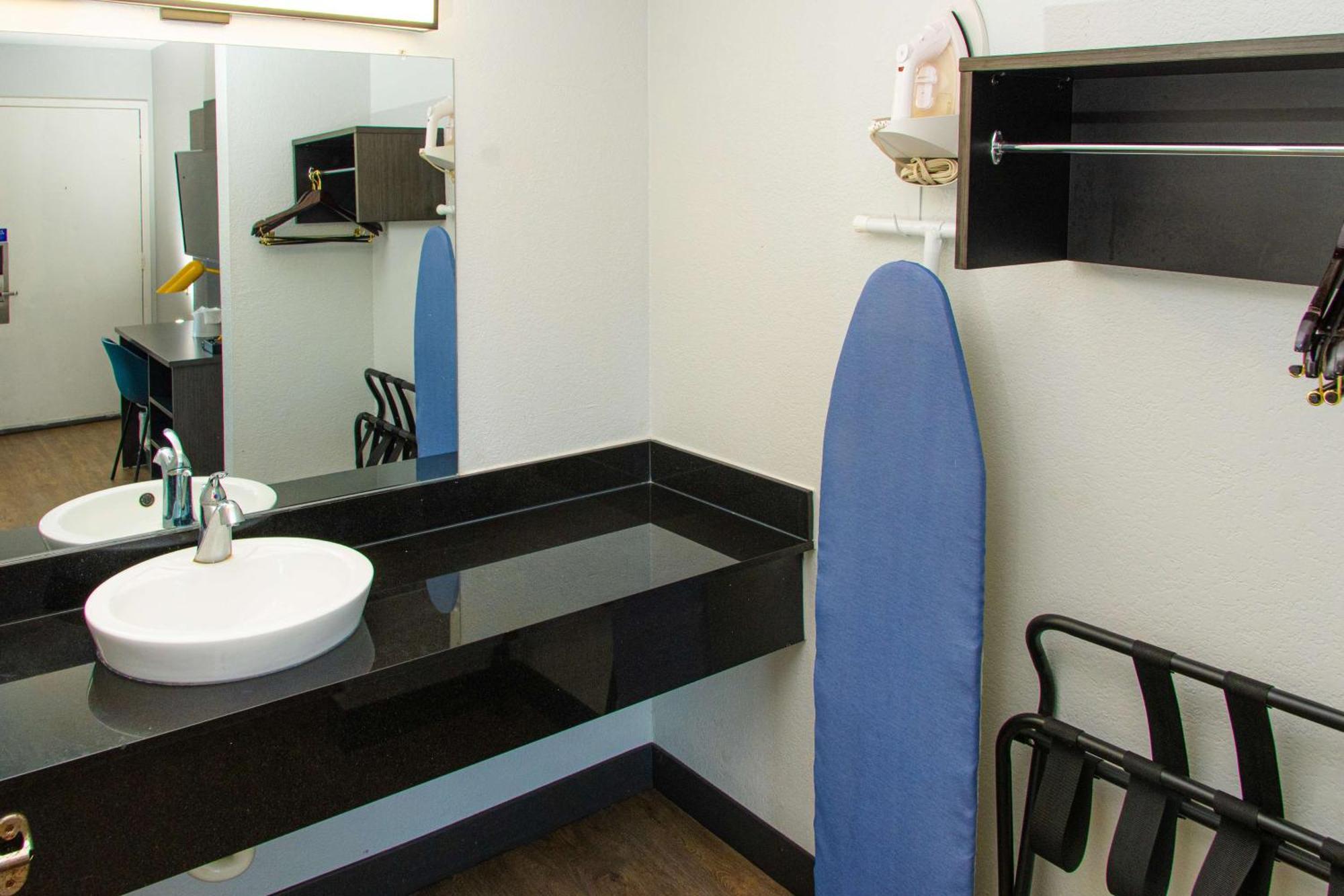 Hotel 6-lantana West Palm Beach, Fl 2*