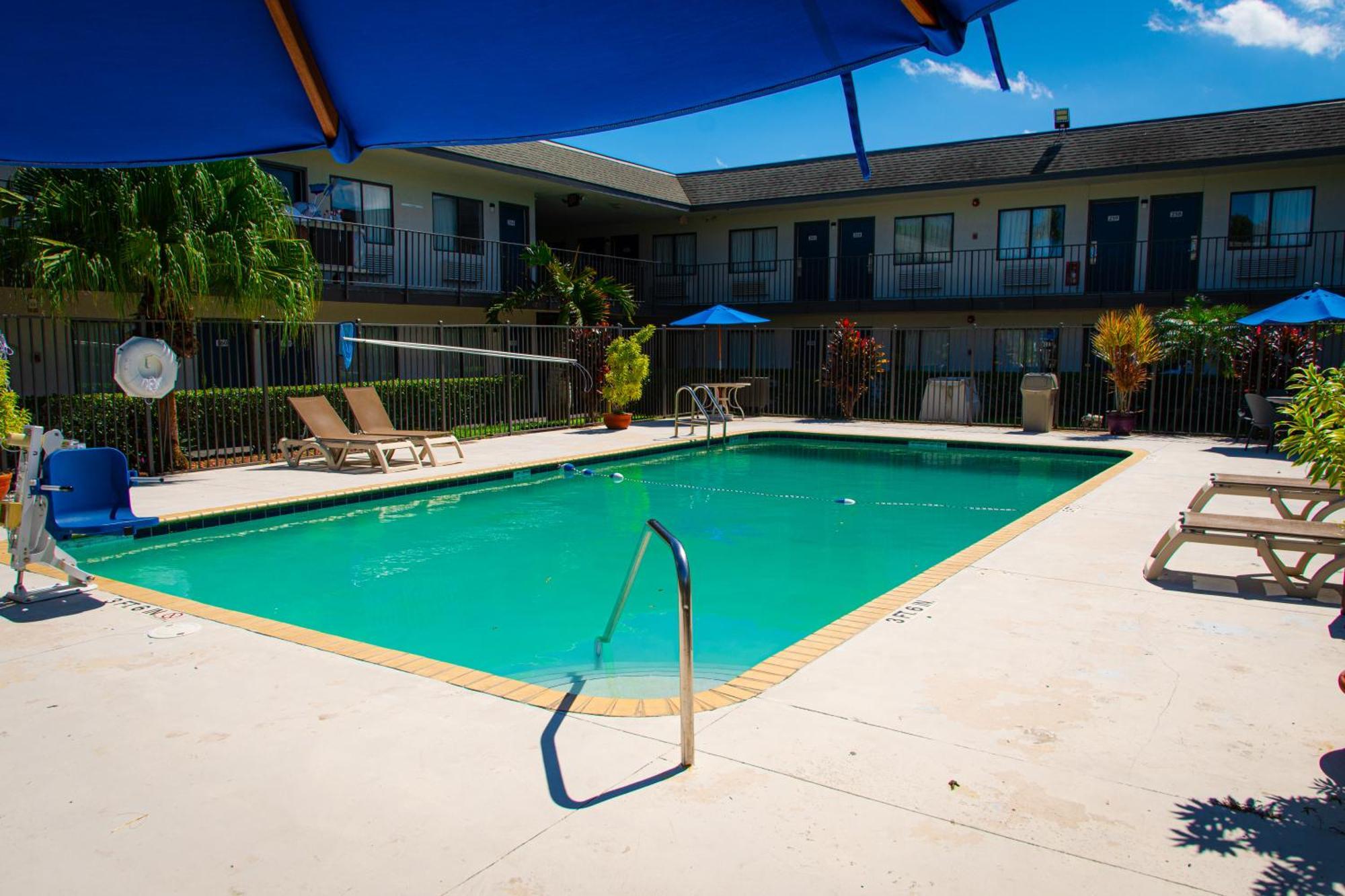 Hotel 6-lantana West Palm Beach, Fl 2*
