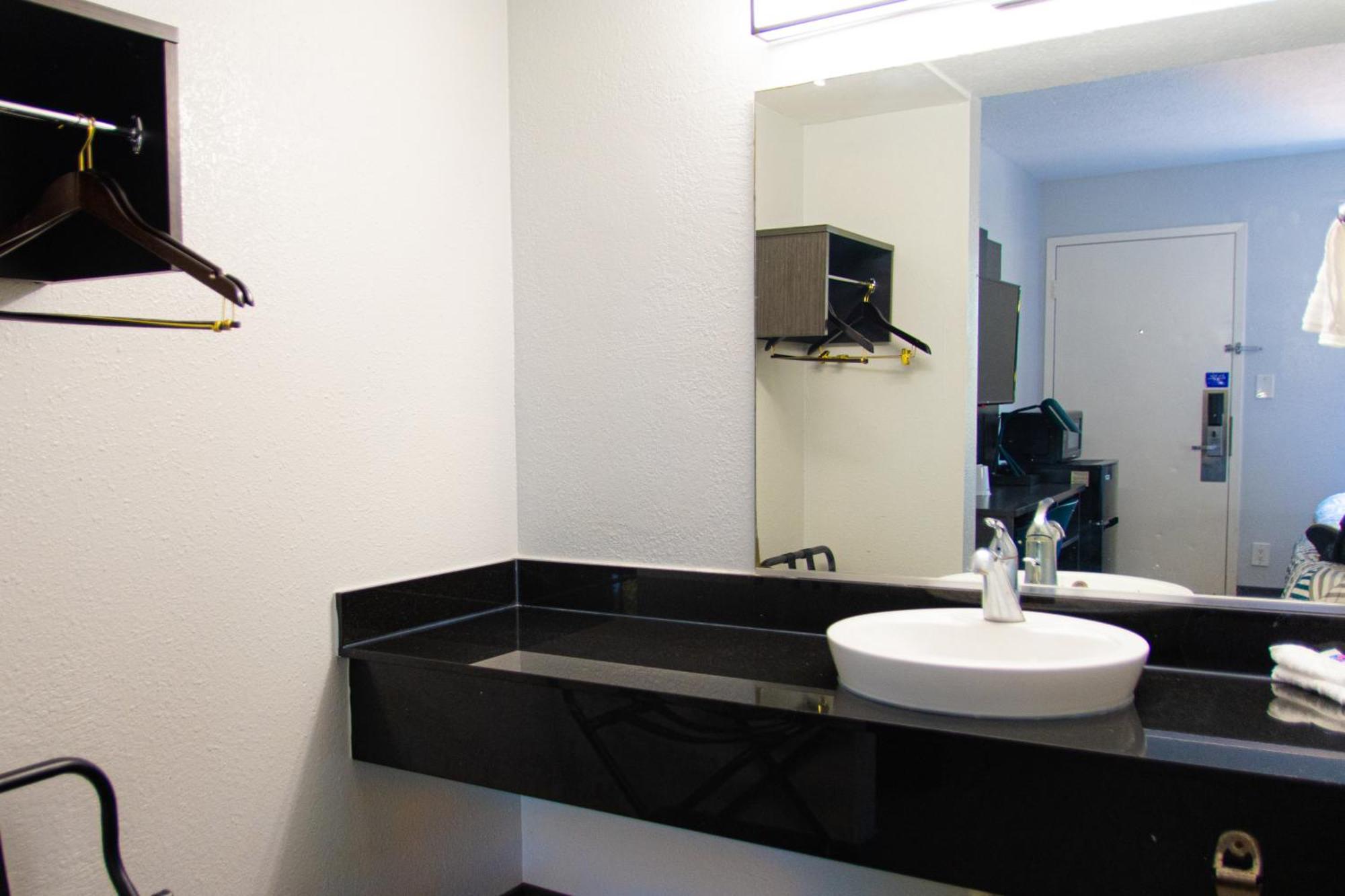 Hotel 6-lantana West Palm Beach, Fl 2*