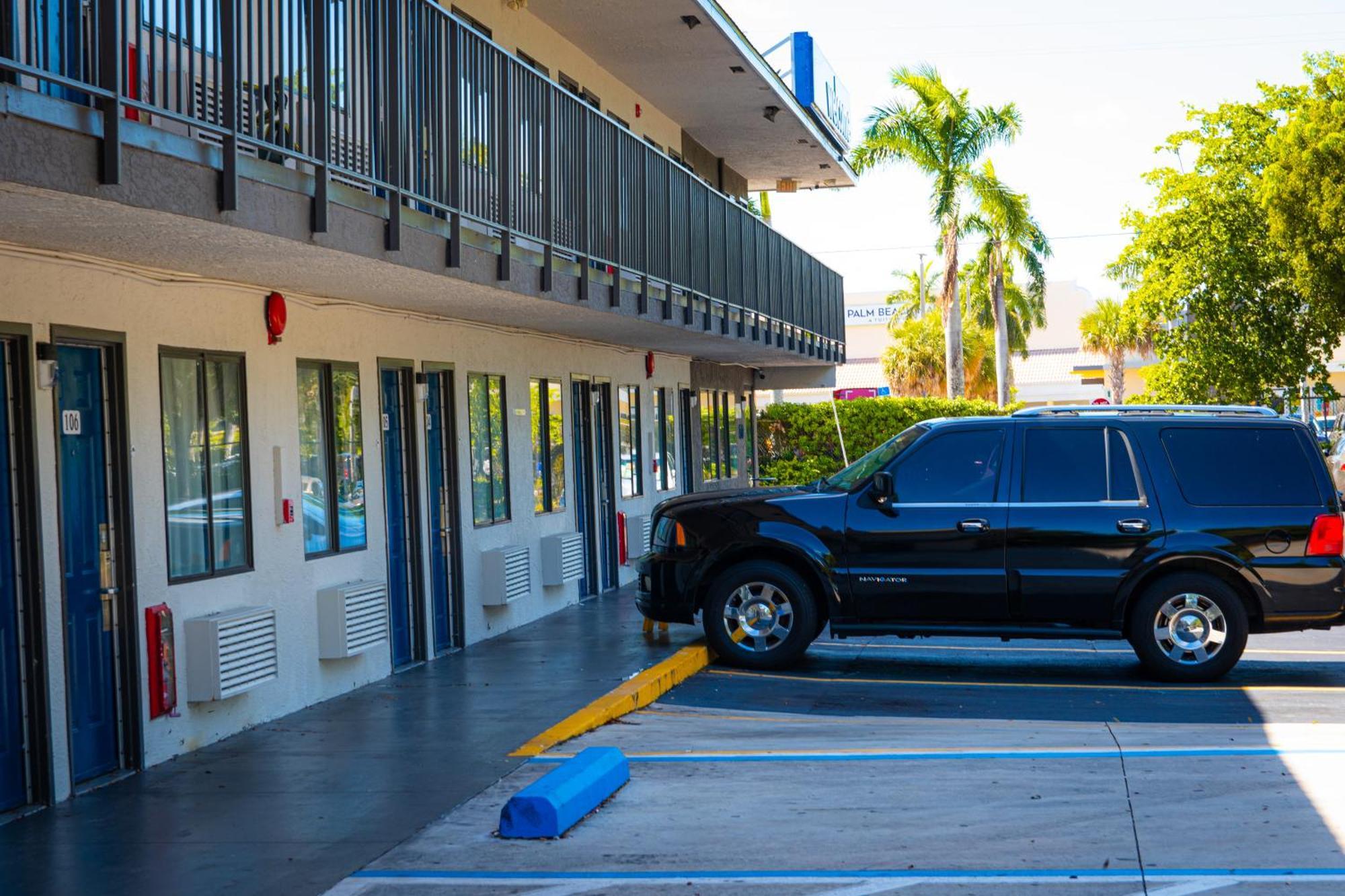 Hotel 6-lantana West Palm Beach, Fl Lantana