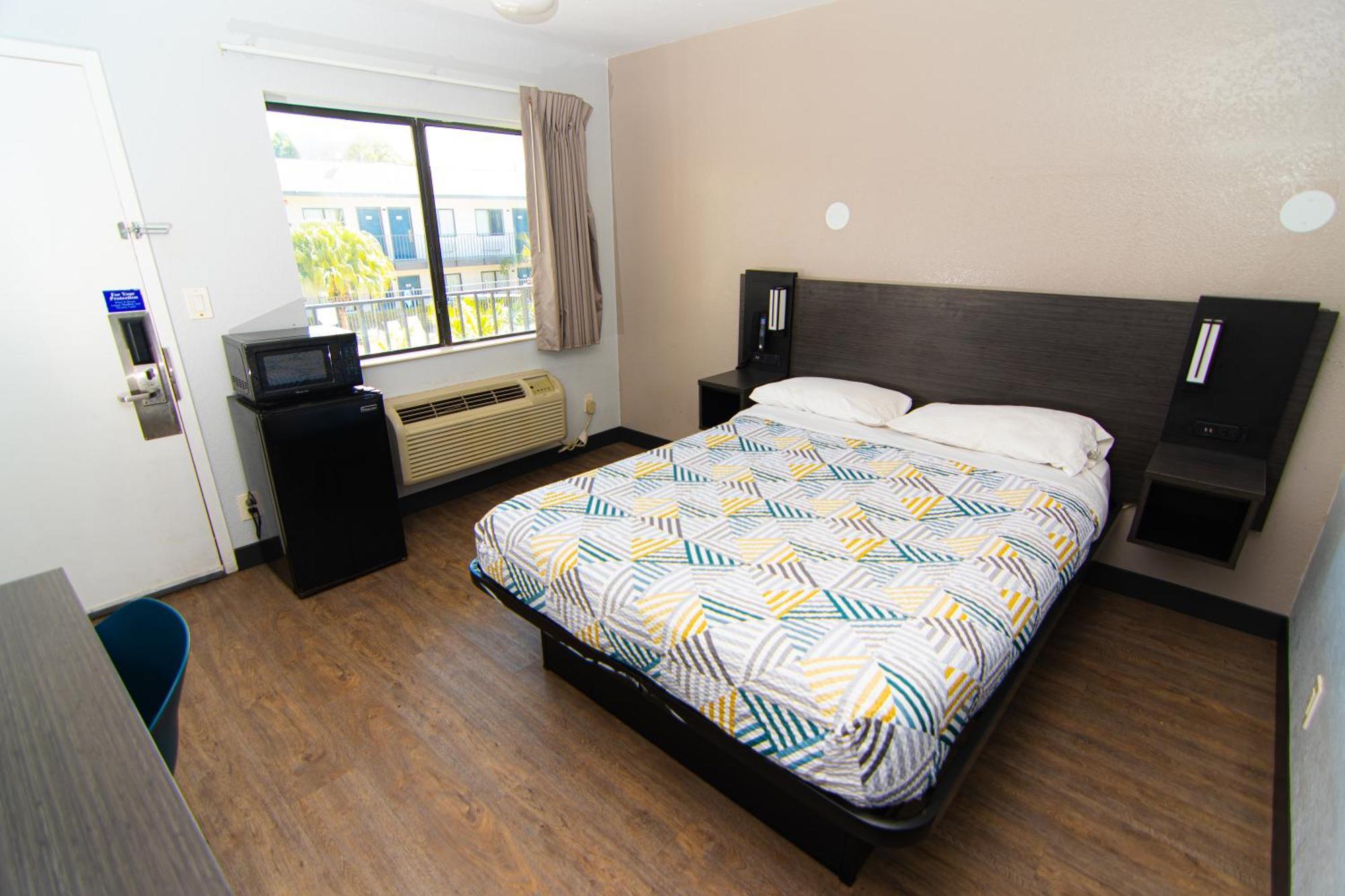 6-lantana West Palm Beach, Fl Hotel