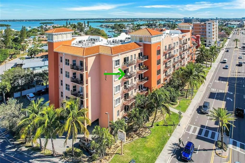 Apartment Gulf Coast Gold Private - 2bed, 2bath, Sleep 6, Across Street From Beach, Balcony Views Of Sunsets, & Gulf, Pool, Gym *