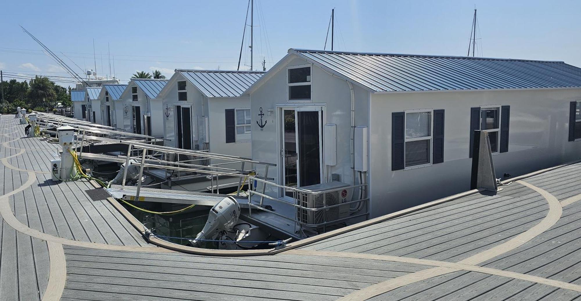Hotel Yacht Haven 3*