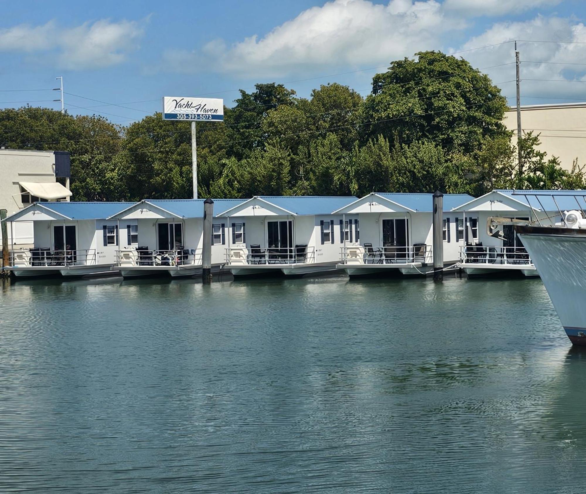 Yacht Haven Hotel