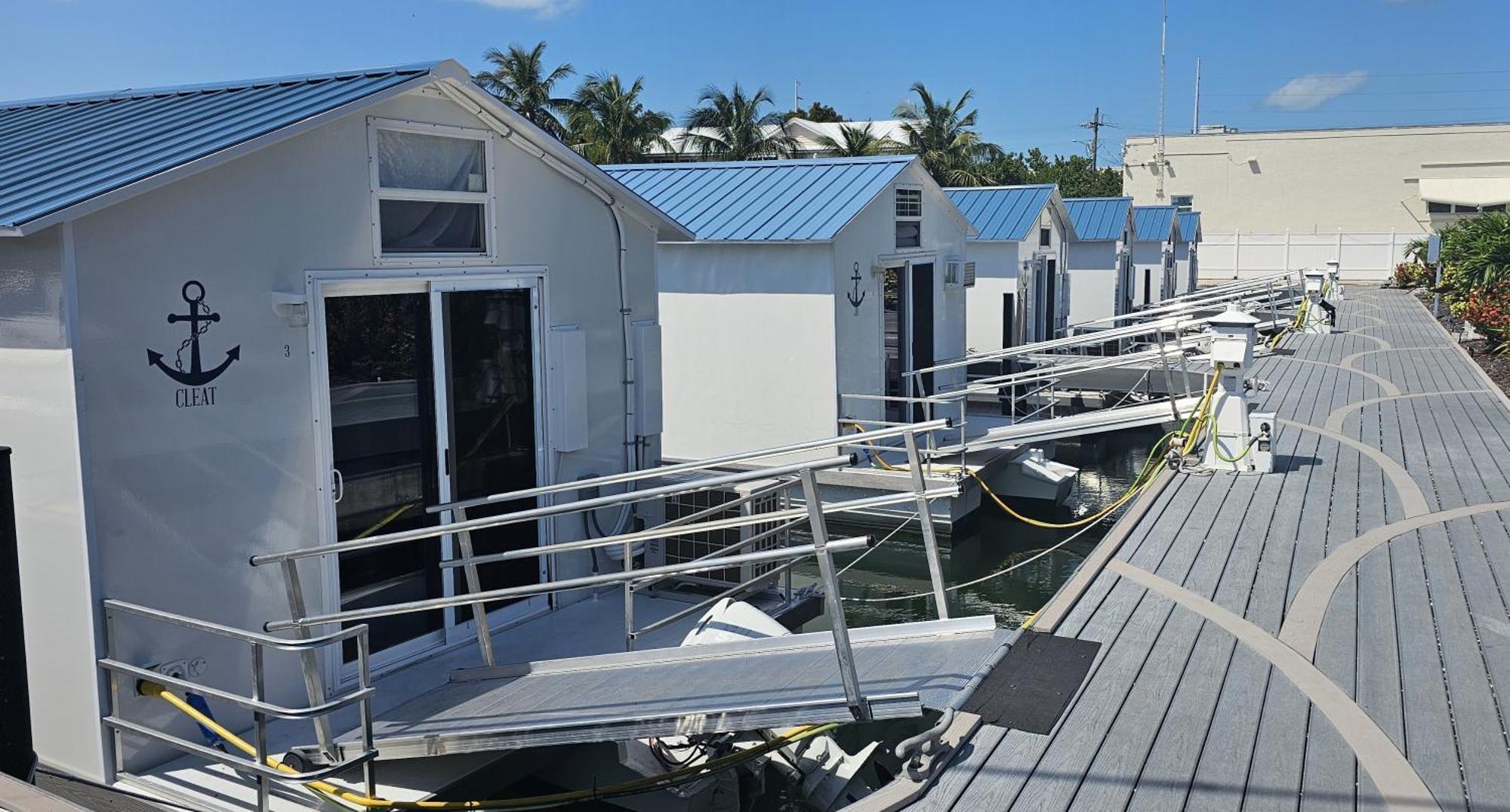 Hotel Yacht Haven 3*