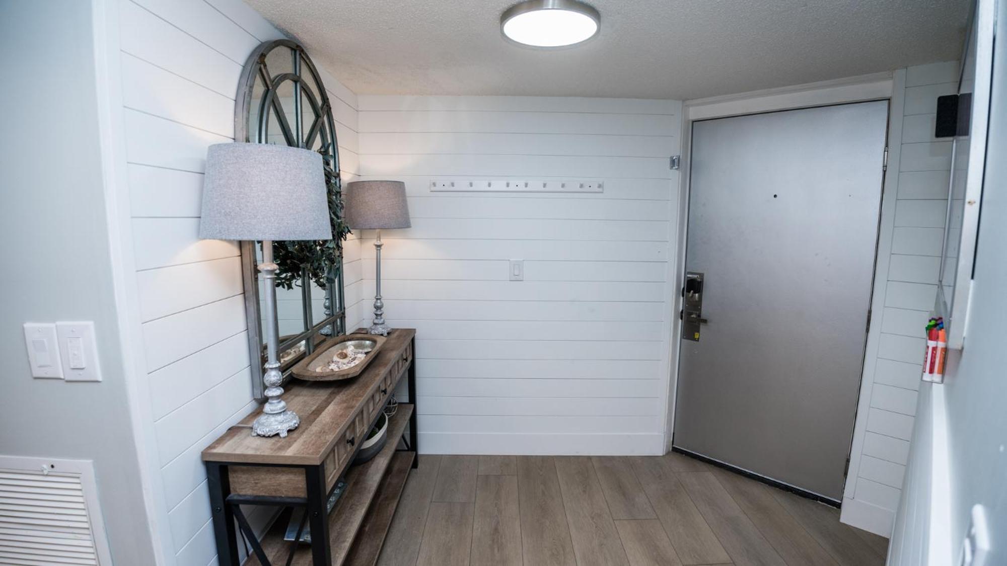 New - 3br 3ba Corner Beachfront - 2024 Remodel - 3 Pools, Tiki Hut, Gym, Tennis * Panama City Beach