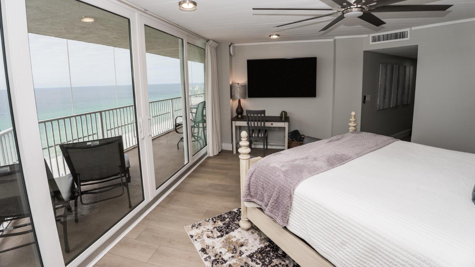 Apartment New - 3br 3ba Corner Beachfront - 2024 Remodel - 3 Pools, Tiki Hut, Gym, Tennis