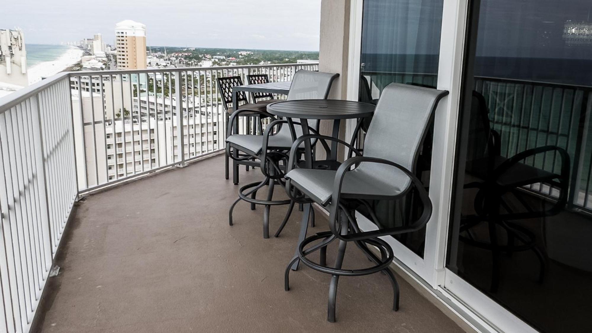 Apartment New - 3br 3ba Corner Beachfront - 2024 Remodel - 3 Pools, Tiki Hut, Gym, Tennis *