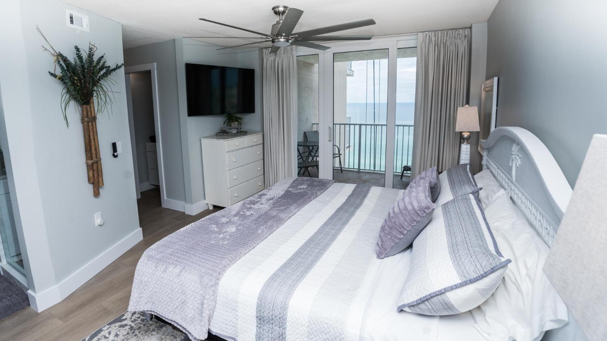 Apartment New - 3br 3ba Corner Beachfront - 2024 Remodel - 3 Pools, Tiki Hut, Gym, Tennis *