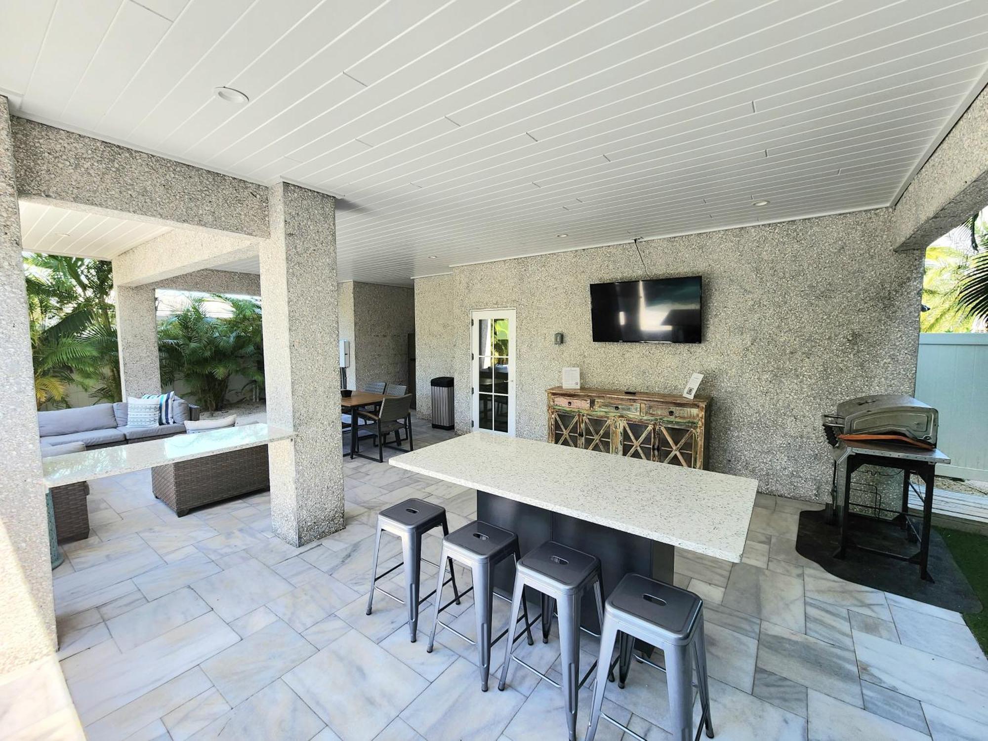 Holiday home Ocean Star! 7 Bdrms, 7 Baths! Beaches Less Than 5min Walk To Beach! *