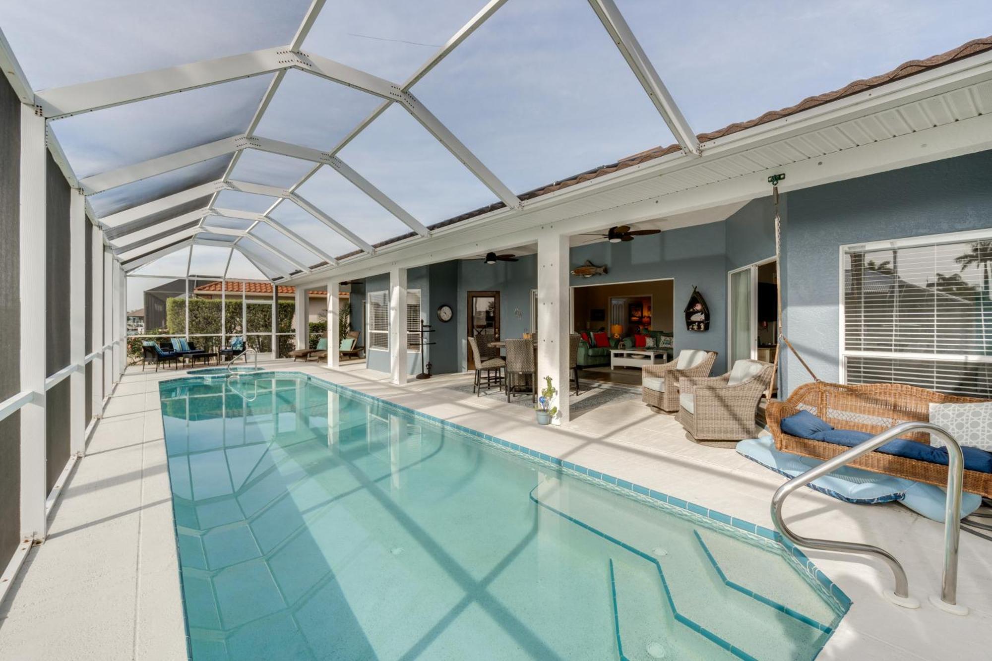 With Private Pool Steps To Canal! Holiday home Punta Gorda