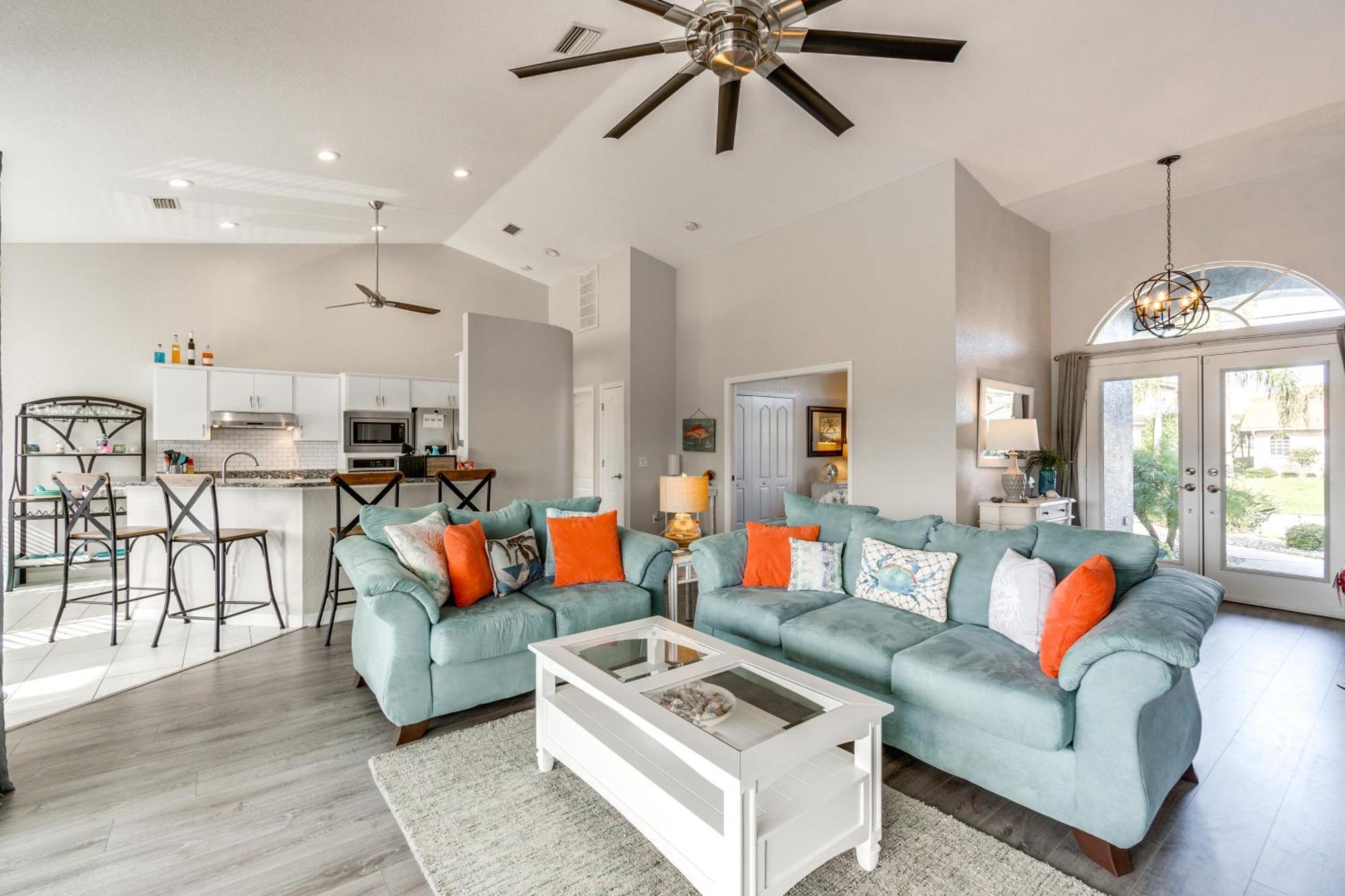 With Private Pool Steps To Canal! Holiday home Punta Gorda
