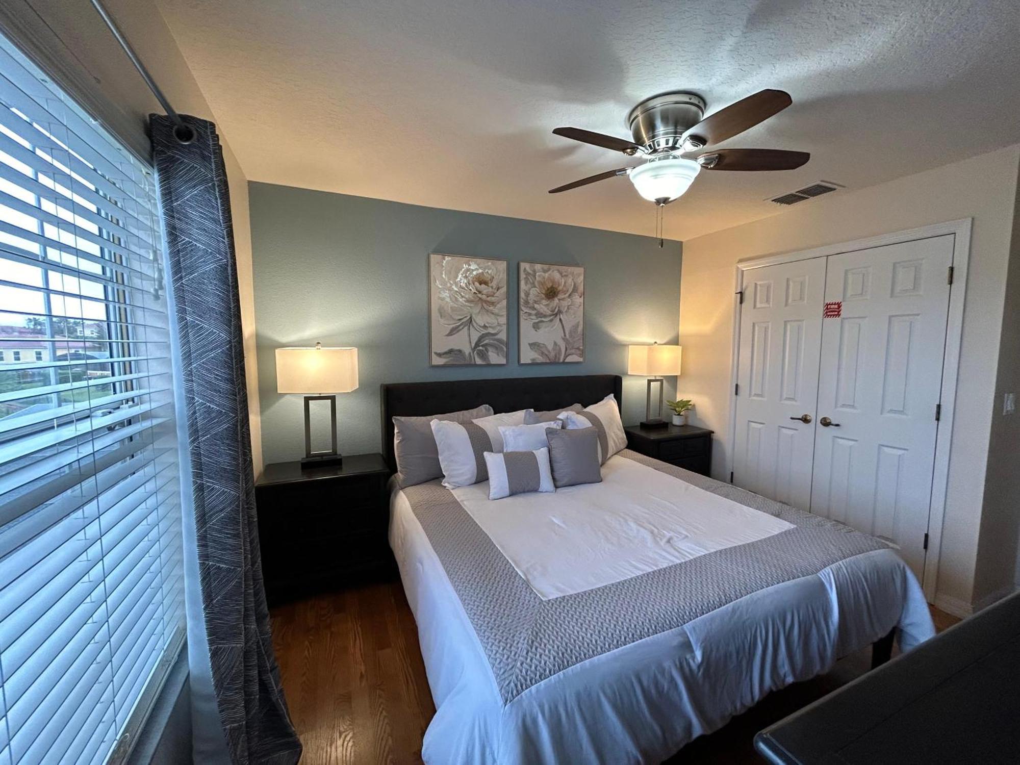 New! Lakefront Views- Encantada Townhouse Holiday home