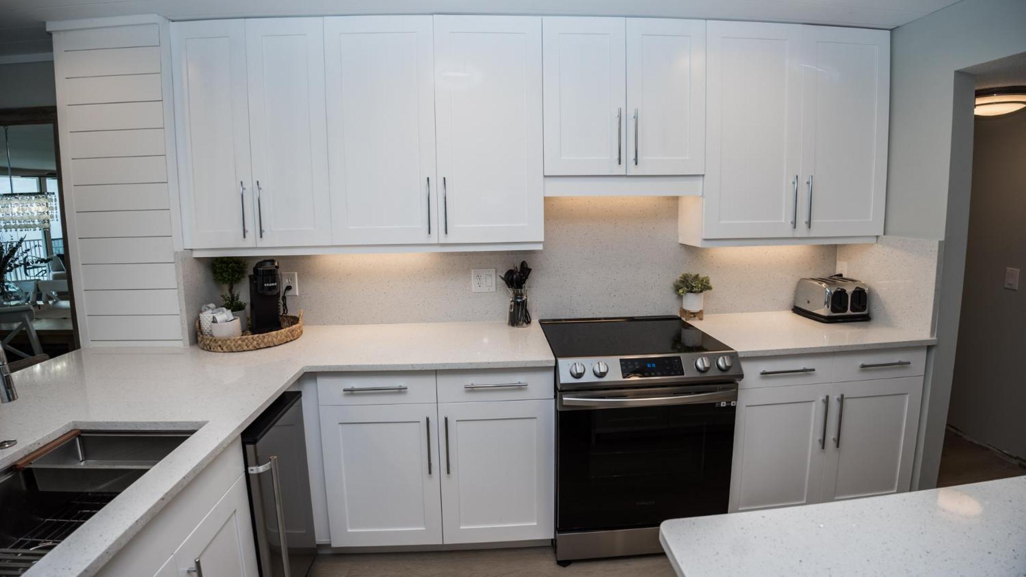New - 3br 3ba Corner Beachfront - 2024 Remodel - 3 Pools, Tiki Hut, Gym, Tennis Panama City Beach
