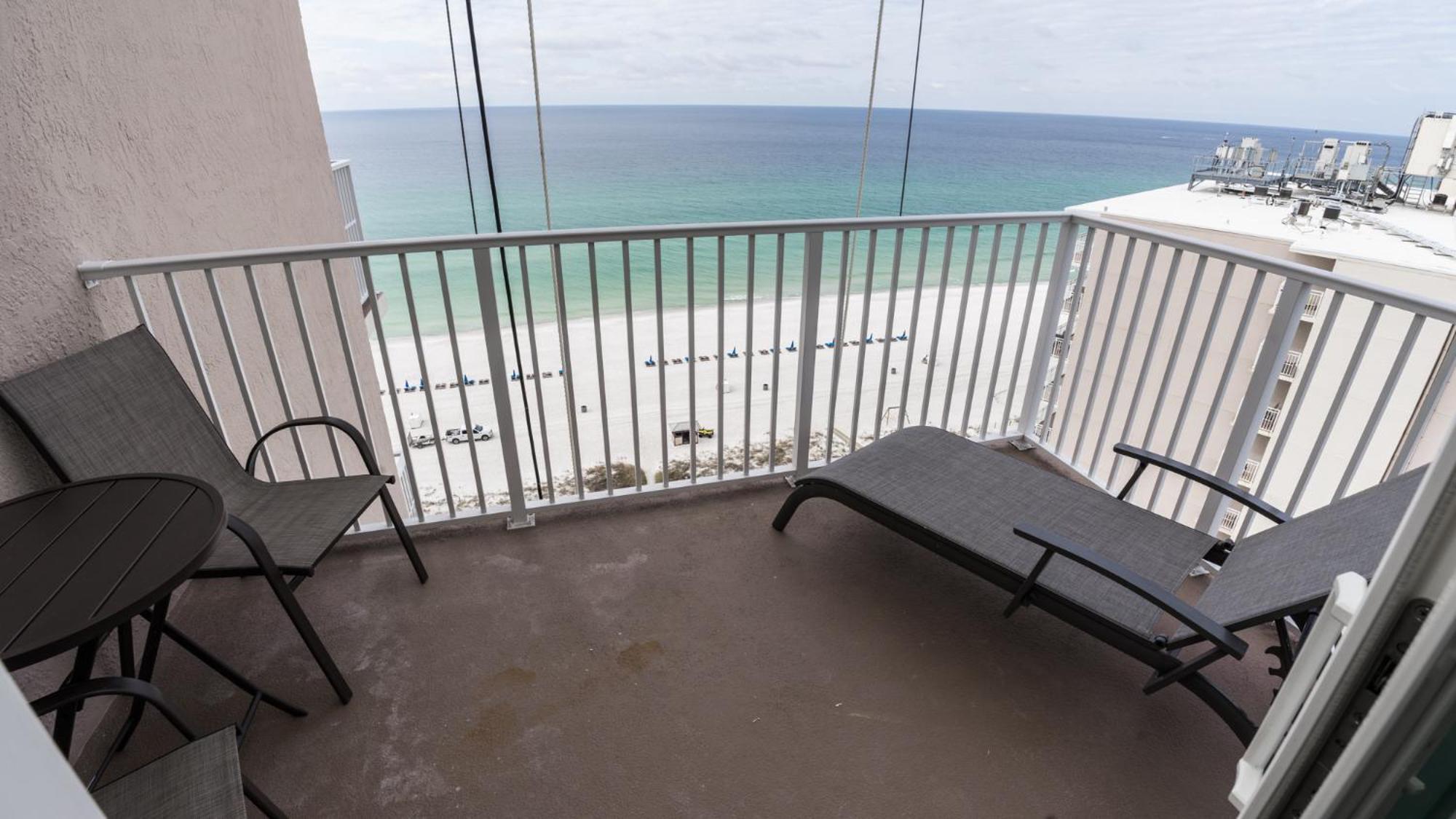 Apartment New - 3br 3ba Corner Beachfront - 2024 Remodel - 3 Pools, Tiki Hut, Gym, Tennis Panama City Beach
