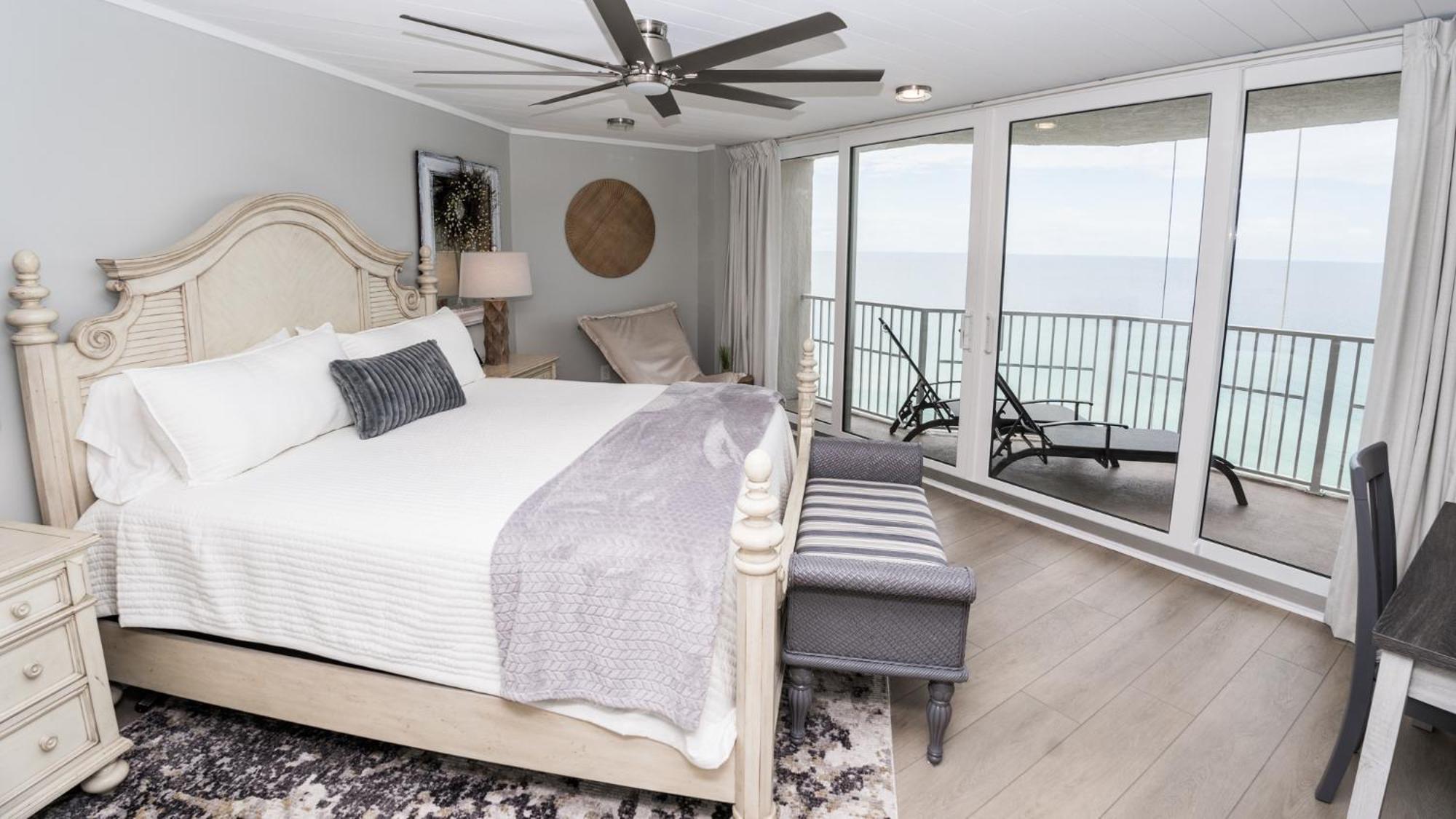 Apartment New - 3br 3ba Corner Beachfront - 2024 Remodel - 3 Pools, Tiki Hut, Gym, Tennis
