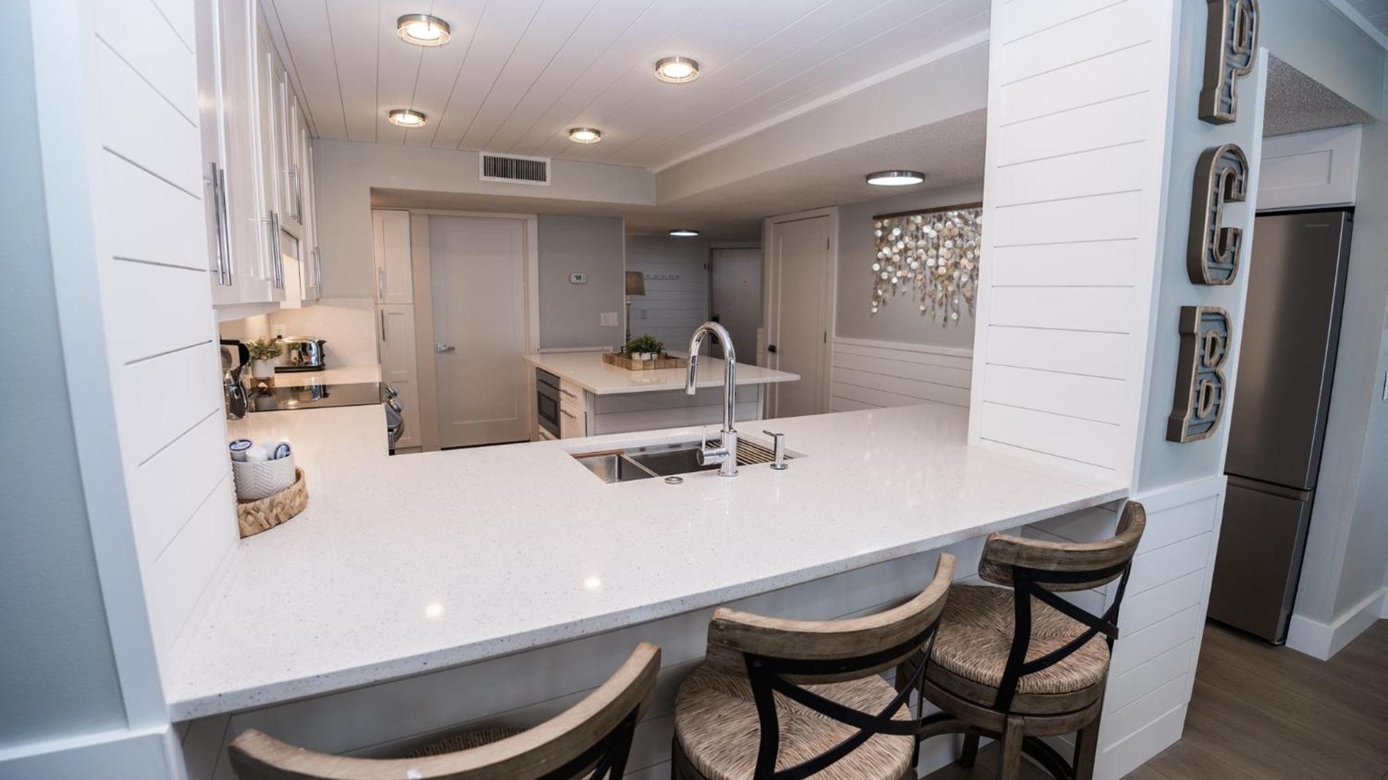 New - 3br 3ba Corner Beachfront - 2024 Remodel - 3 Pools, Tiki Hut, Gym, Tennis Panama City Beach