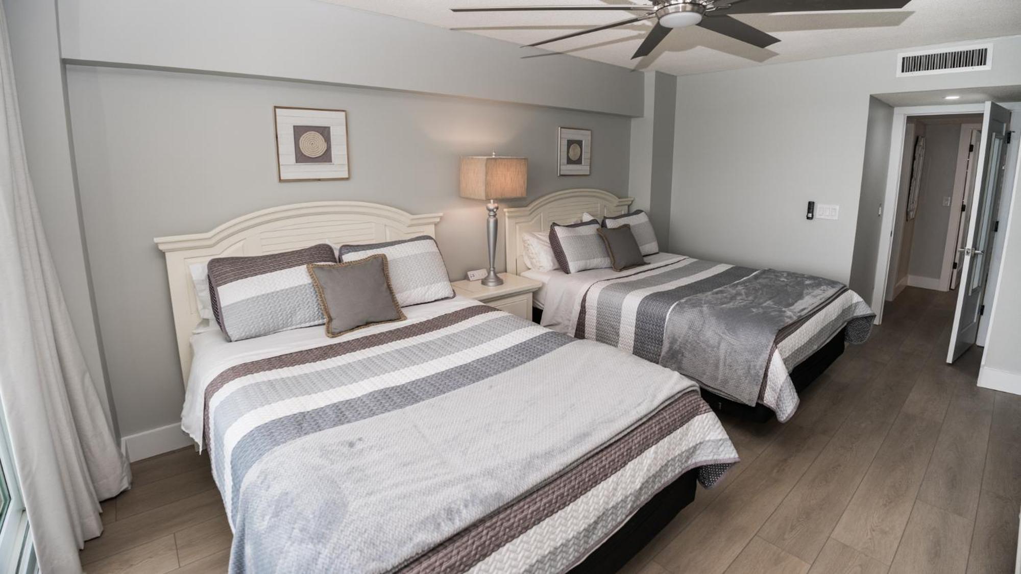 New - 3br 3ba Corner Beachfront - 2024 Remodel - 3 Pools, Tiki Hut, Gym, Tennis Apartment