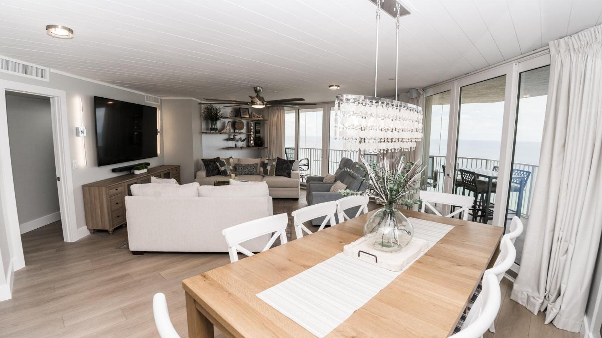 New - 3br 3ba Corner Beachfront - 2024 Remodel - 3 Pools, Tiki Hut, Gym, Tennis *