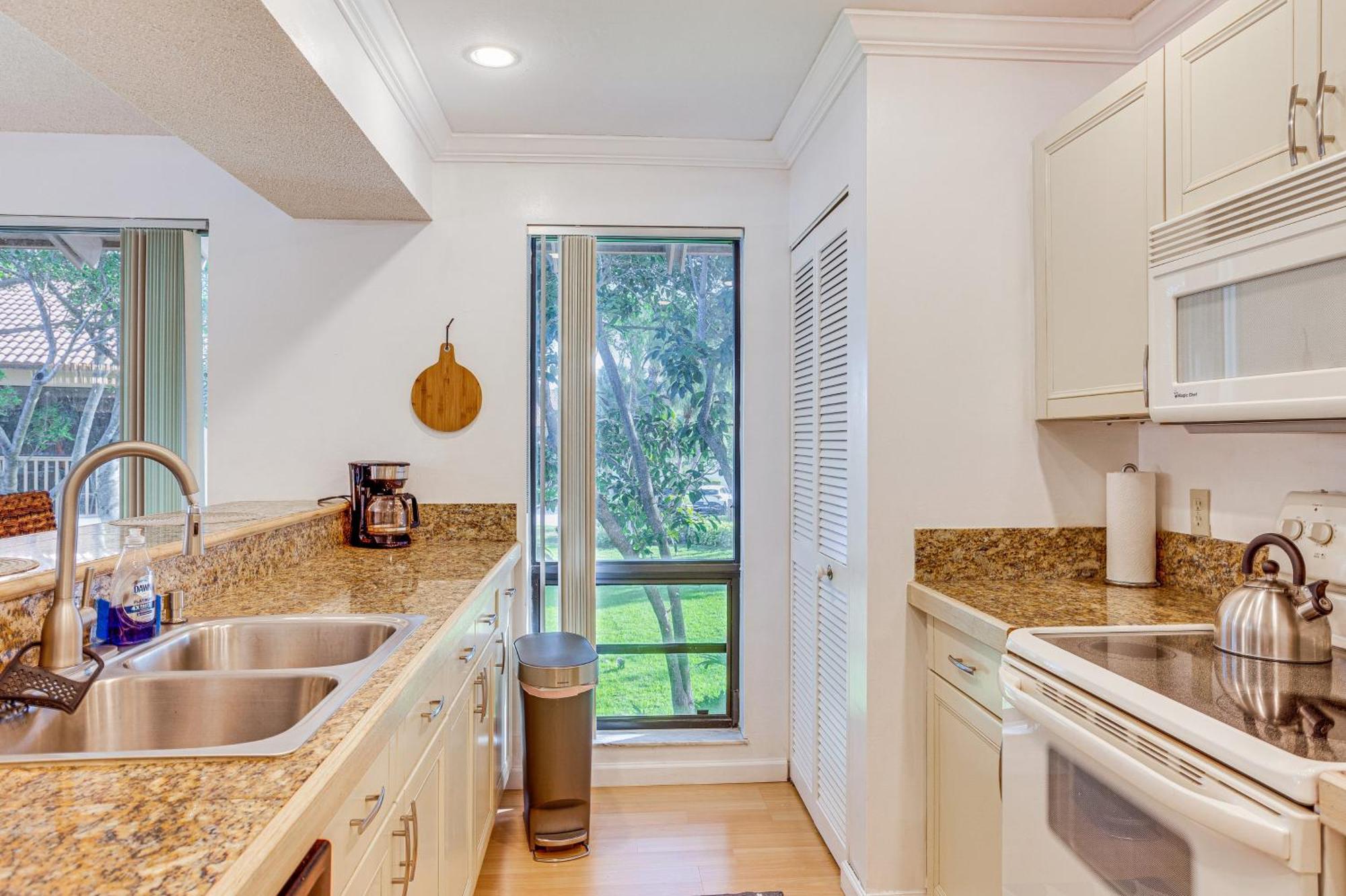 Inside Pga National And Spa! Apartment