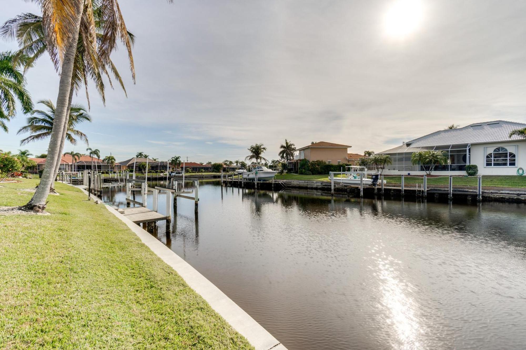 Holiday home With Private Pool Steps To Canal!