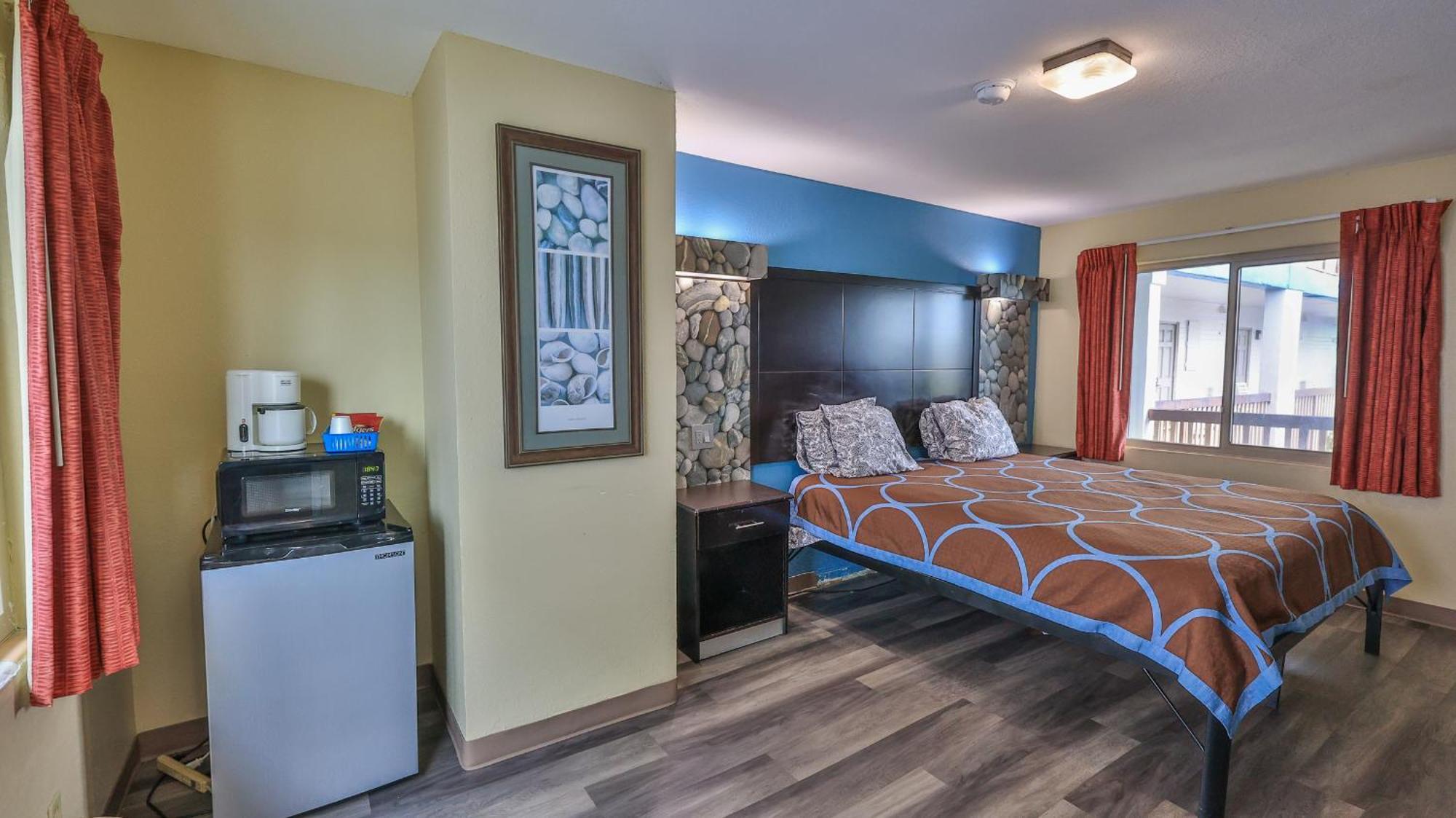 Driftwood Motel 2*