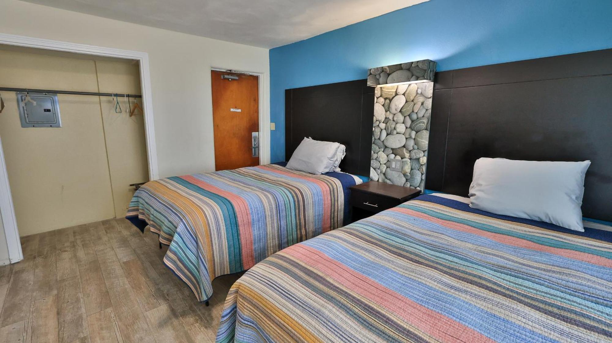 Motel Driftwood