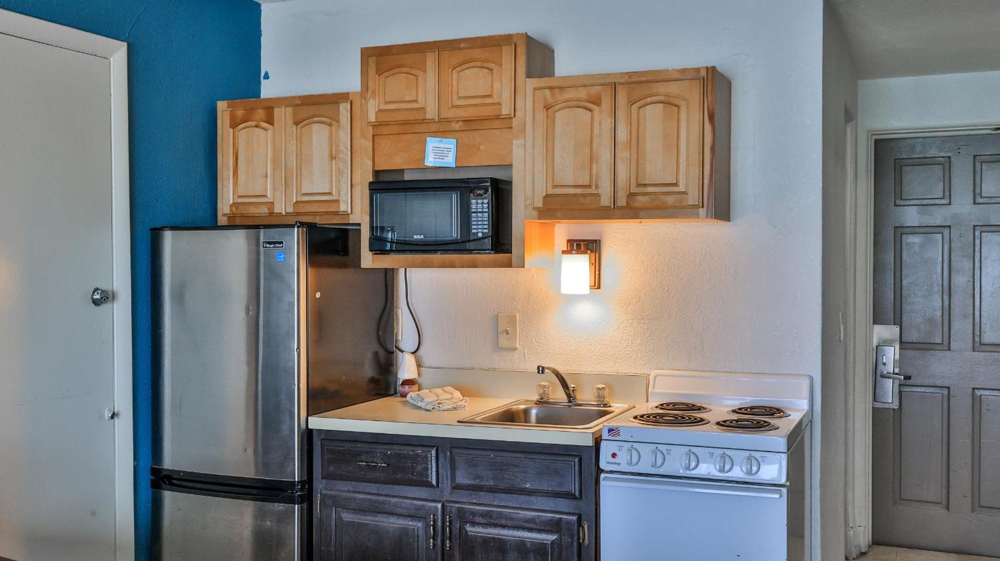 Driftwood Motel 2*