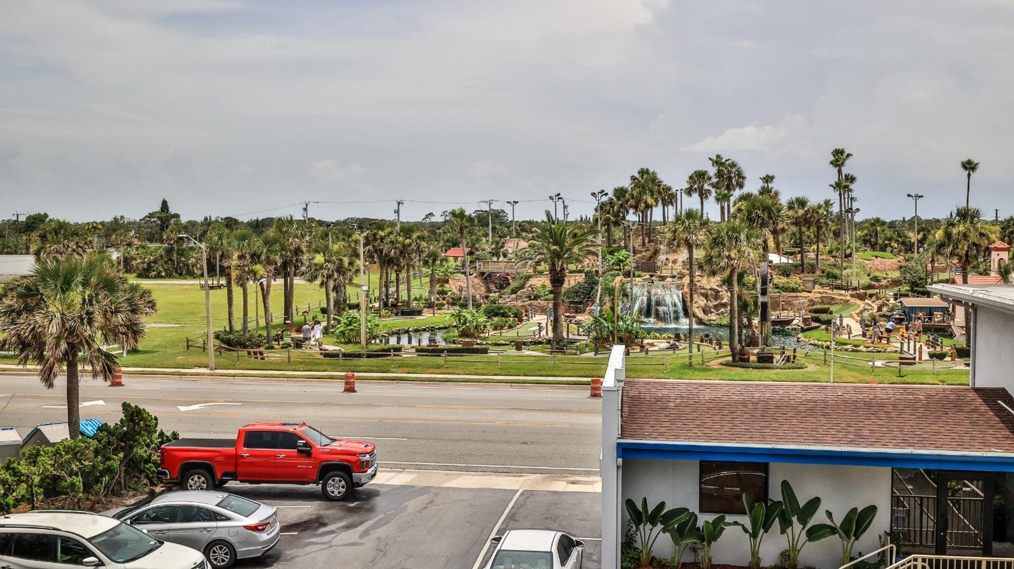 Driftwood Motel