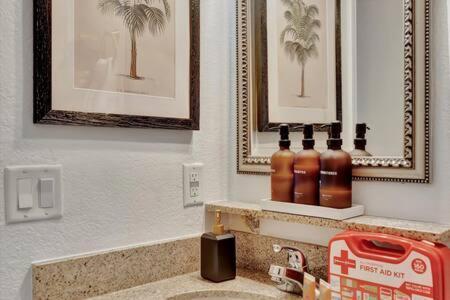 The Hemingway Subtropical Luxury On The Bay Holiday home