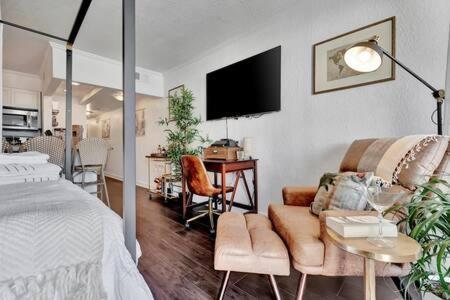 The Hemingway Subtropical Luxury On The Bay Tampa