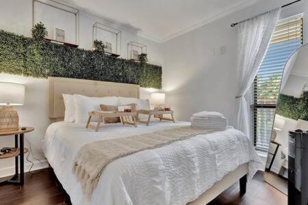 The Hemingway Subtropical Luxury On The Bay Holiday home