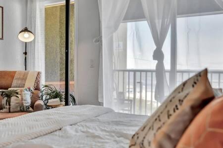 The Hemingway Subtropical Luxury On The Bay