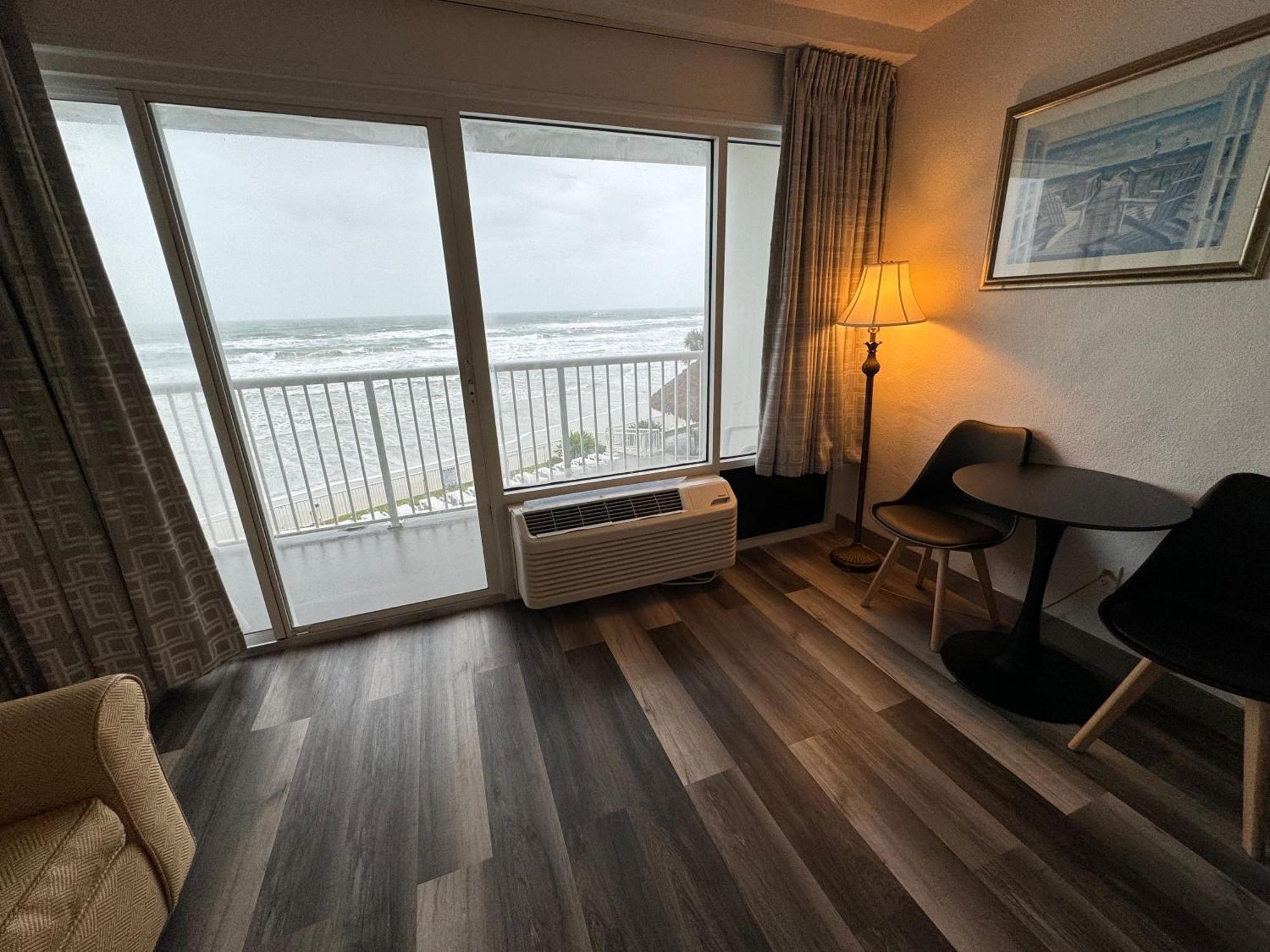 Emerald Shores - Daytona Hotel Daytona Beach