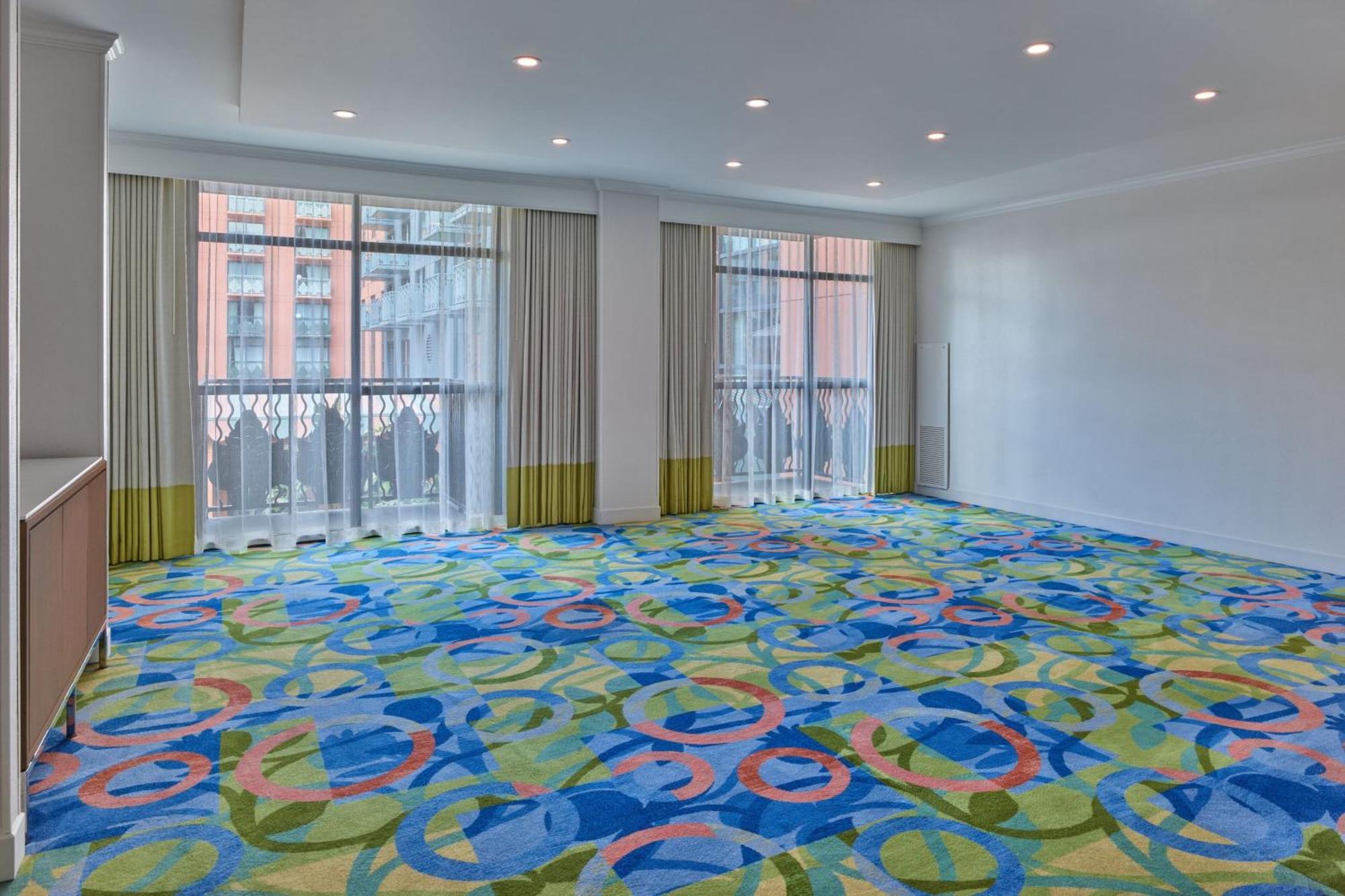 Walt World Swan Resort