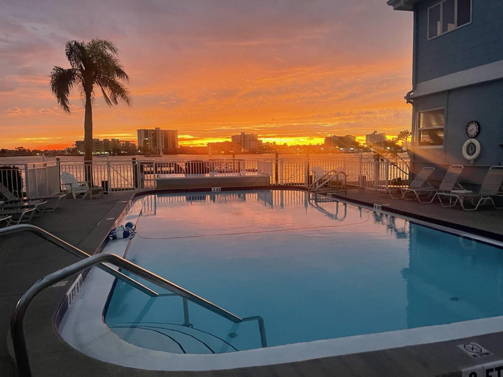 Coral D4 Aparthotel Clearwater Beach