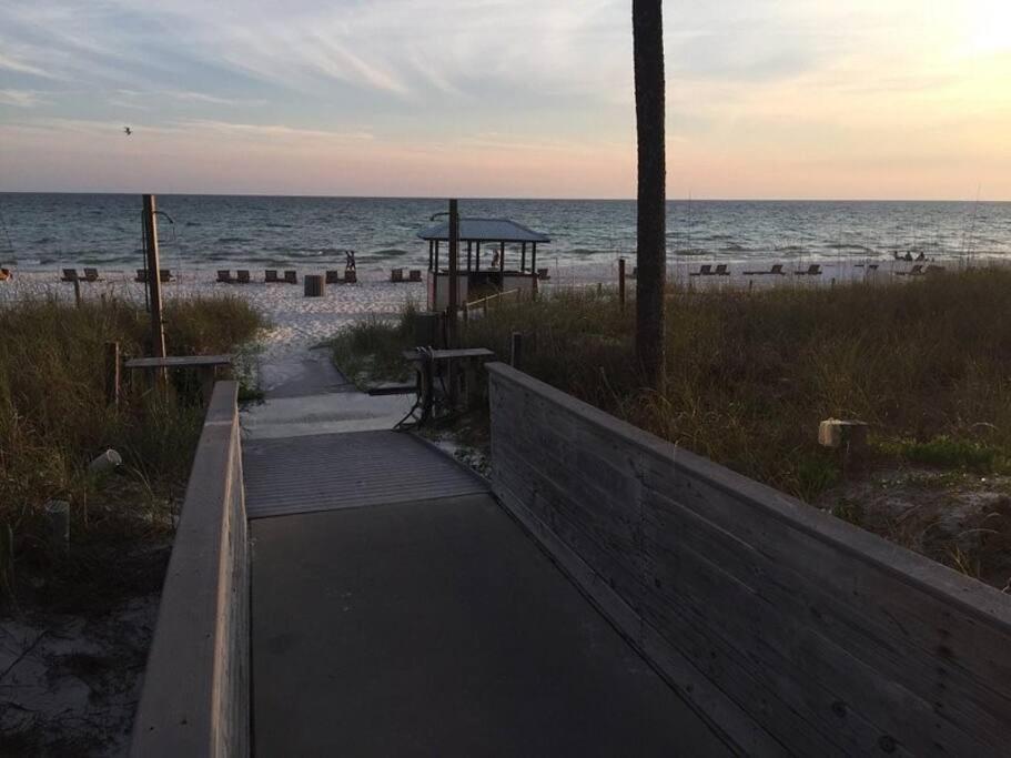 Apartment New - 3br 3ba Corner Beachfront - 2024 Remodel - 3 Pools, Tiki Hut, Gym, Tennis Panama City Beach
