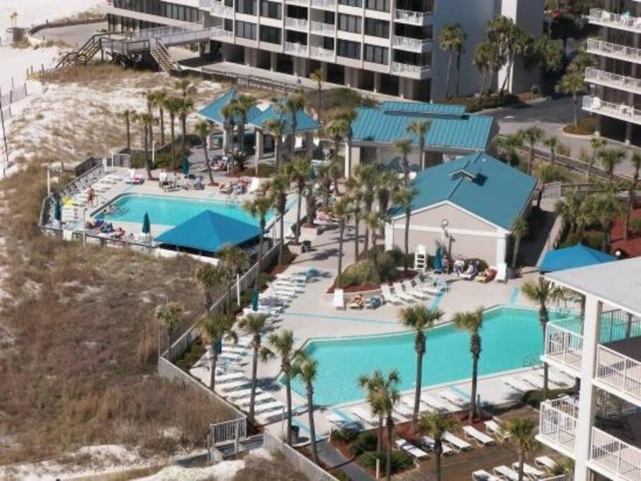 Apartment New - 3br 3ba Corner Beachfront - 2024 Remodel - 3 Pools, Tiki Hut, Gym, Tennis *
